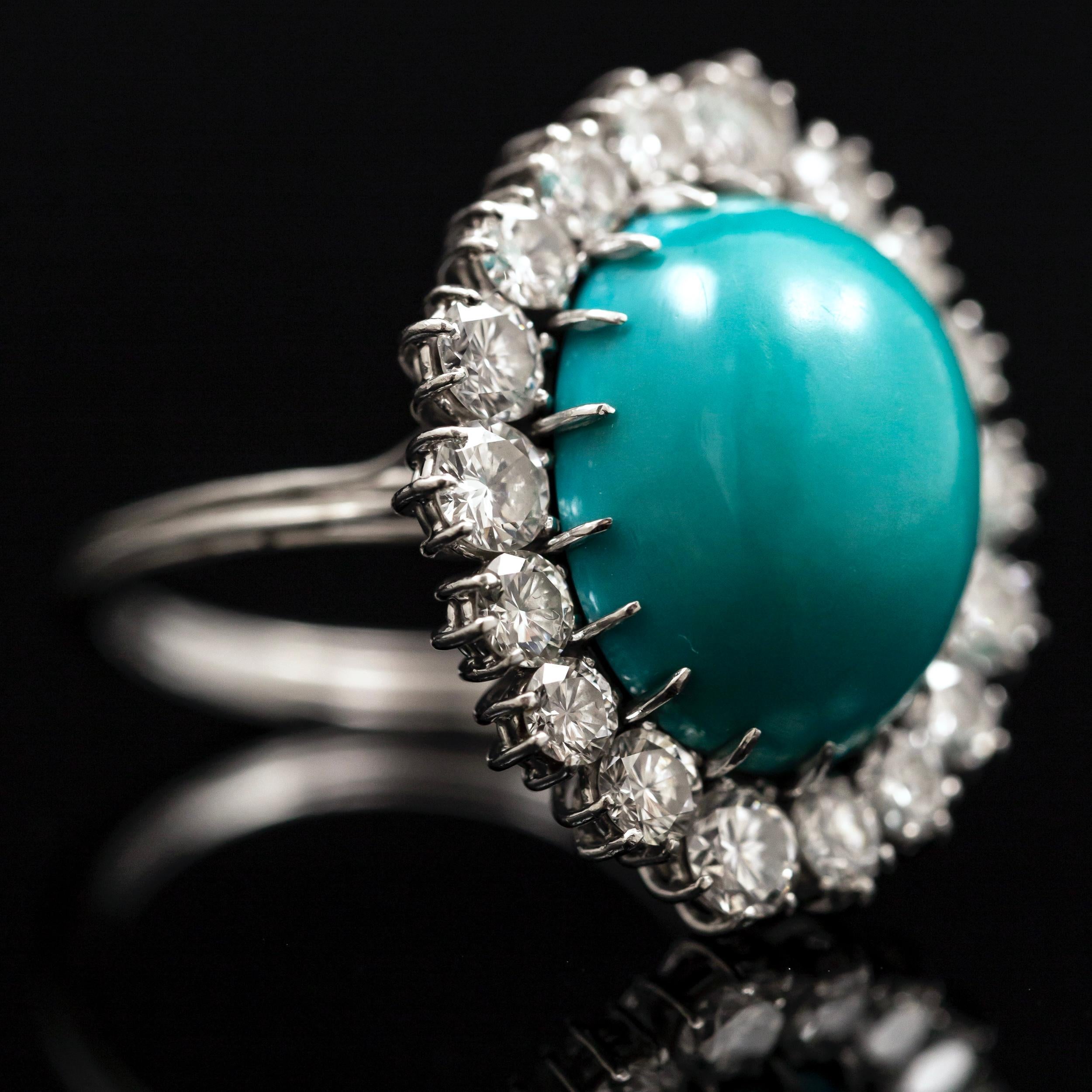 Mid-Century Oval Turquoise Round Brilliant Cut Diamond Cluster Ring Platinum en vente 1