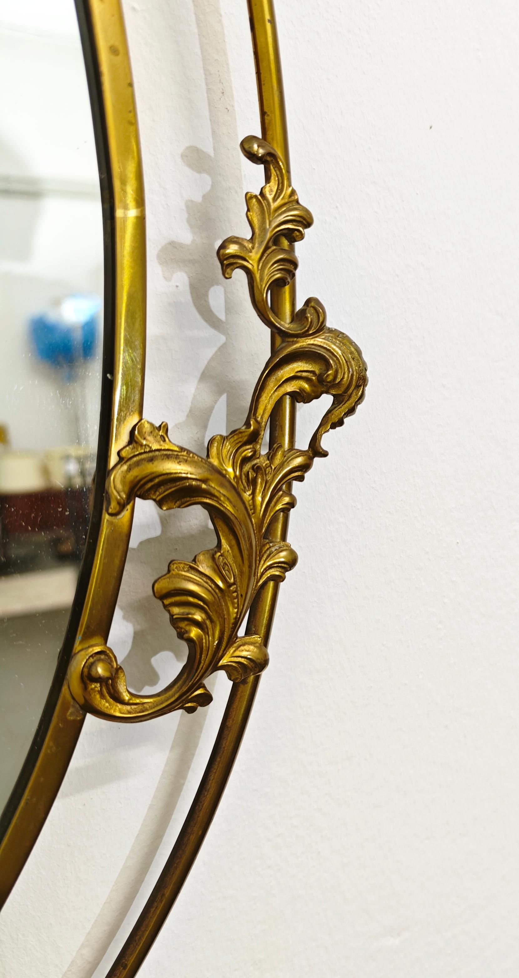 Mid-Century Oval Wandspiegel mit dekorativen Messingrahmen Italien 40/50s im Angebot 4