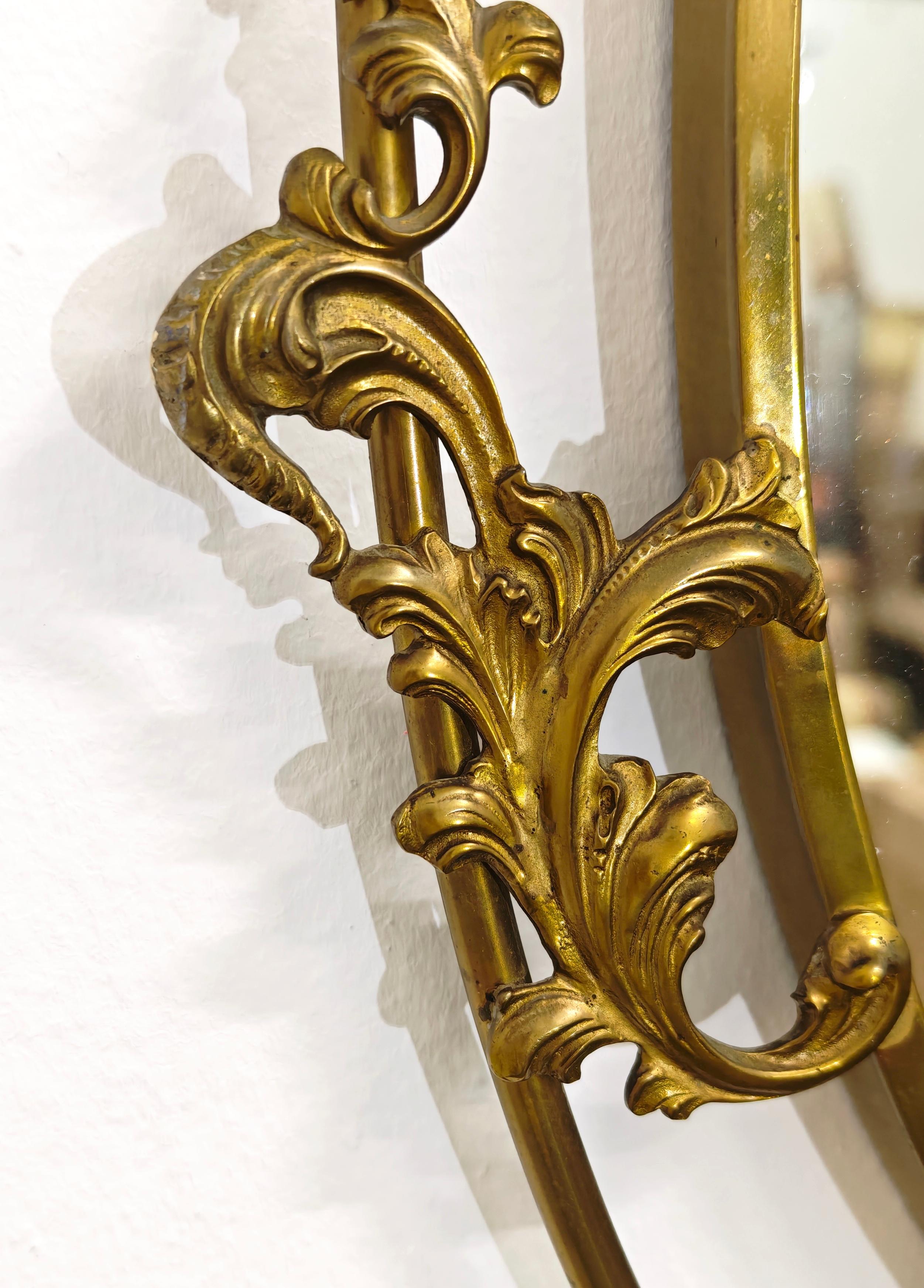 Mid-Century Oval Wandspiegel mit dekorativen Messingrahmen Italien 40/50s im Angebot 3