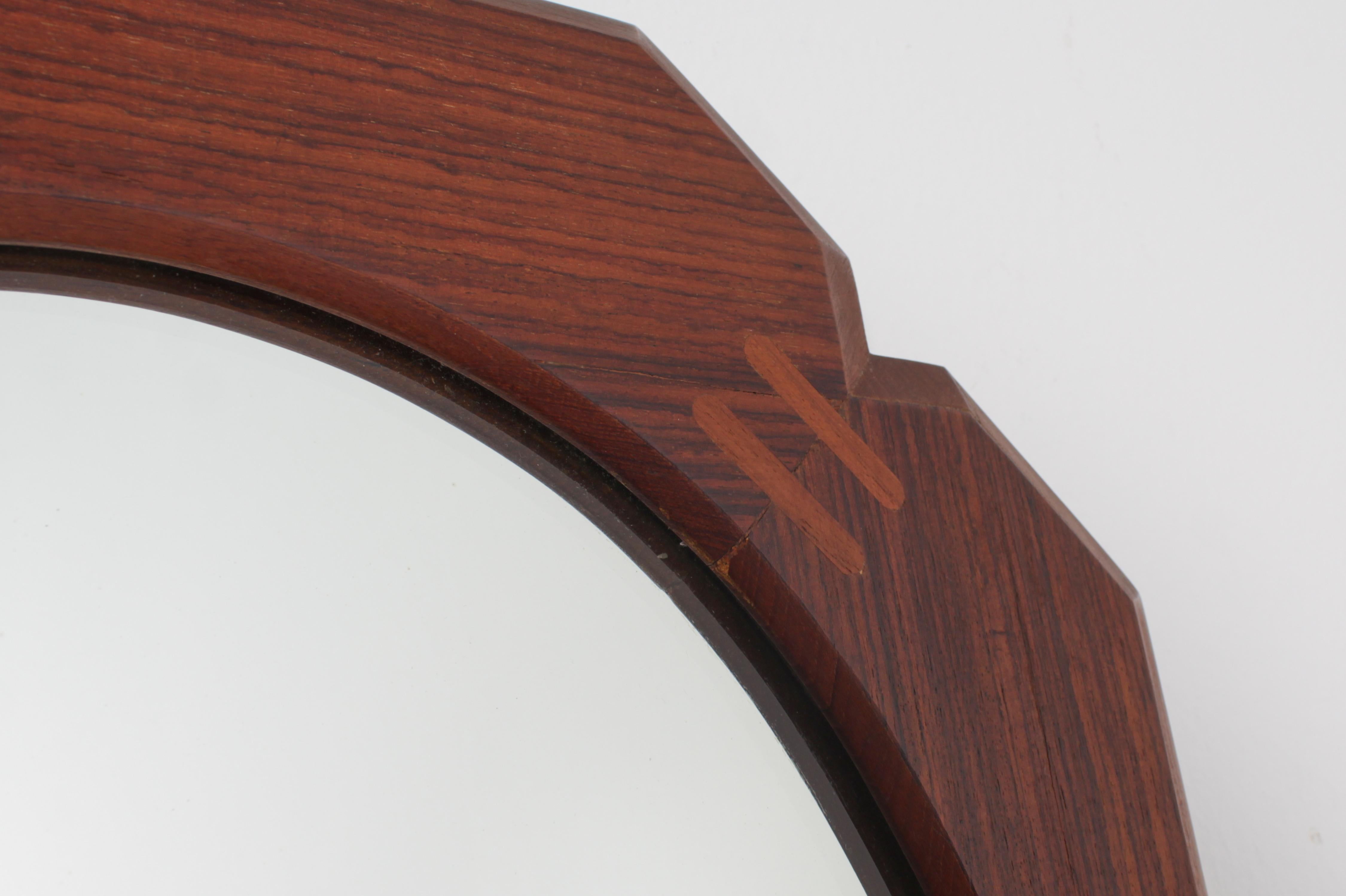 Metà XX secolo Specchio da parete ovale di metà secolo con cornice geometrica in legno, Italia anni '60 in vendita
