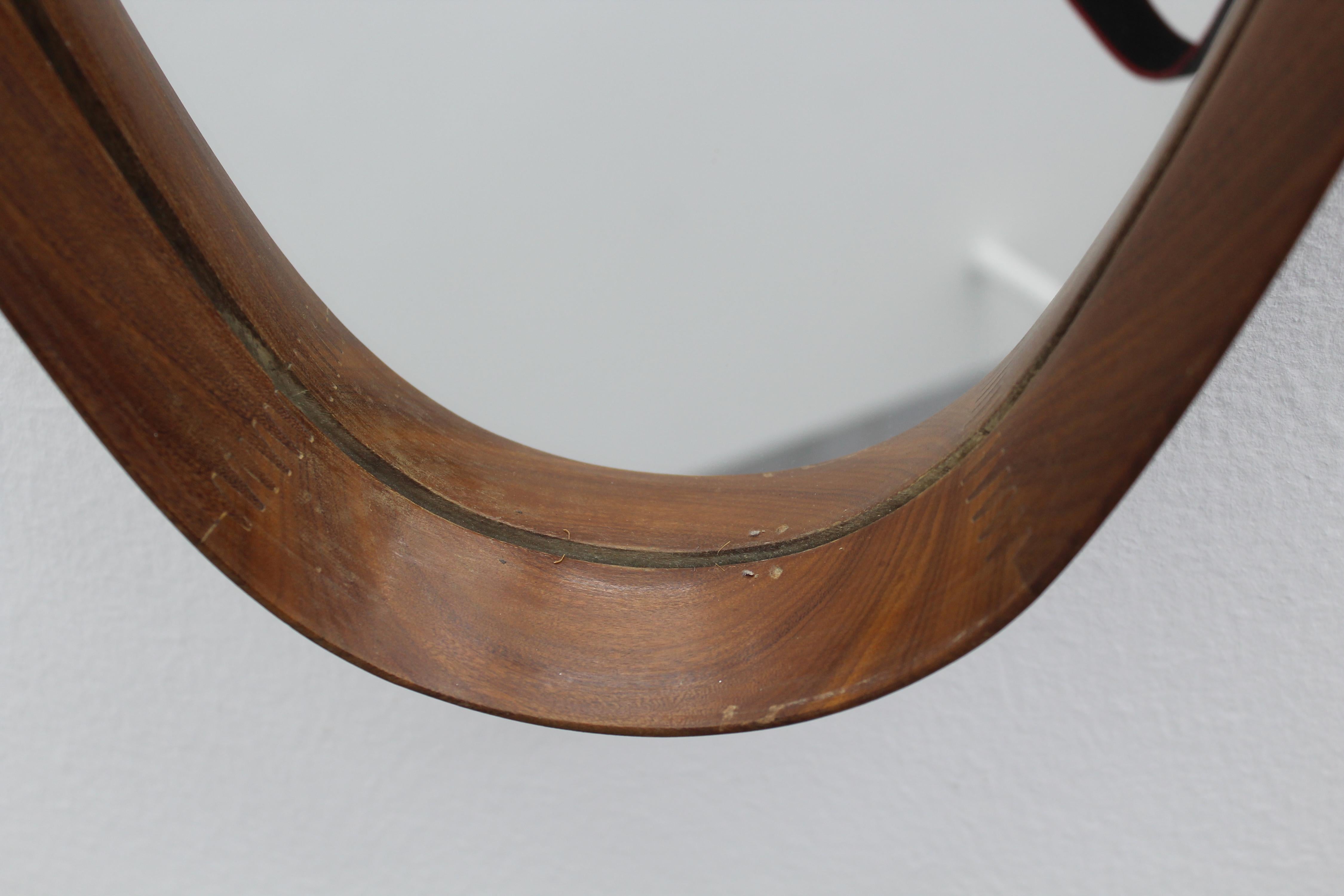 Specchio da parete ovale di metà secolo con cornice in teak, Italia anni '60 in vendita 6