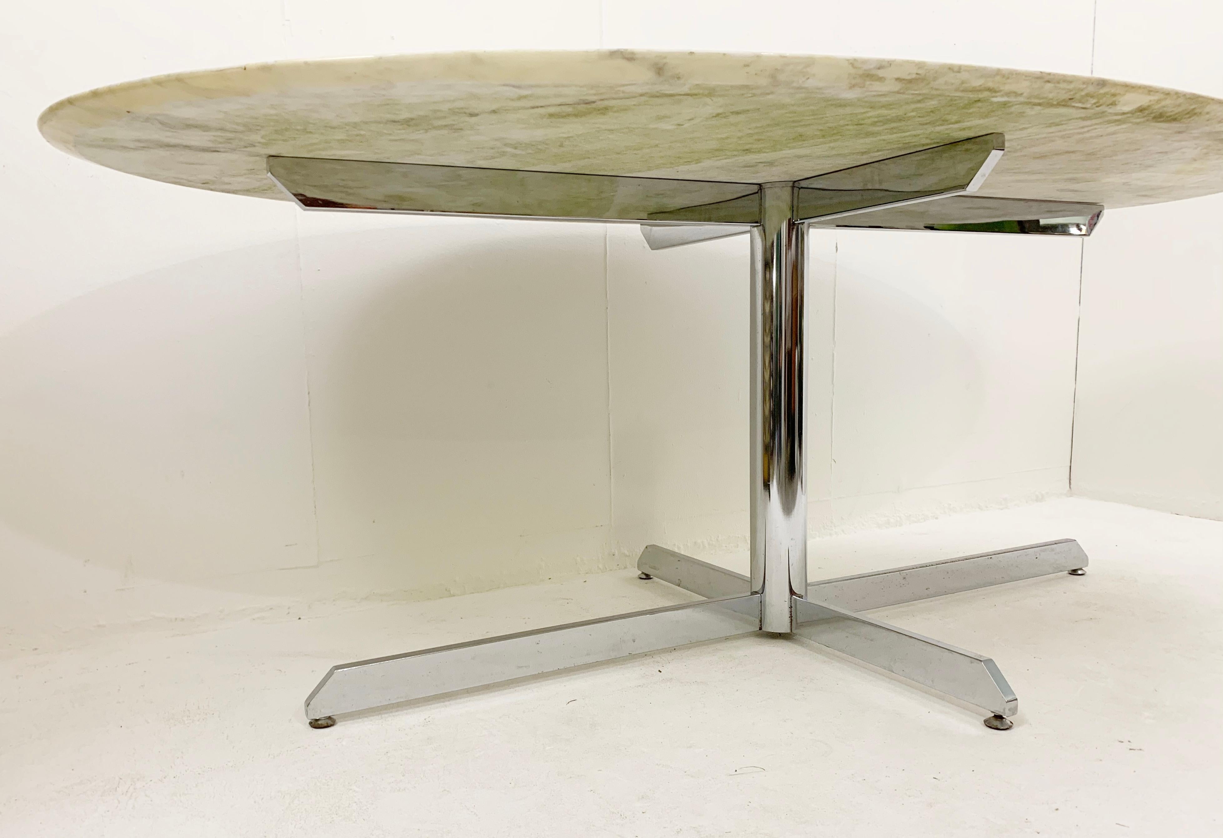 Mid-20th Century Mid-Century Oval with Marble Top and Chromed Metal Feet Dining Table by Knoll