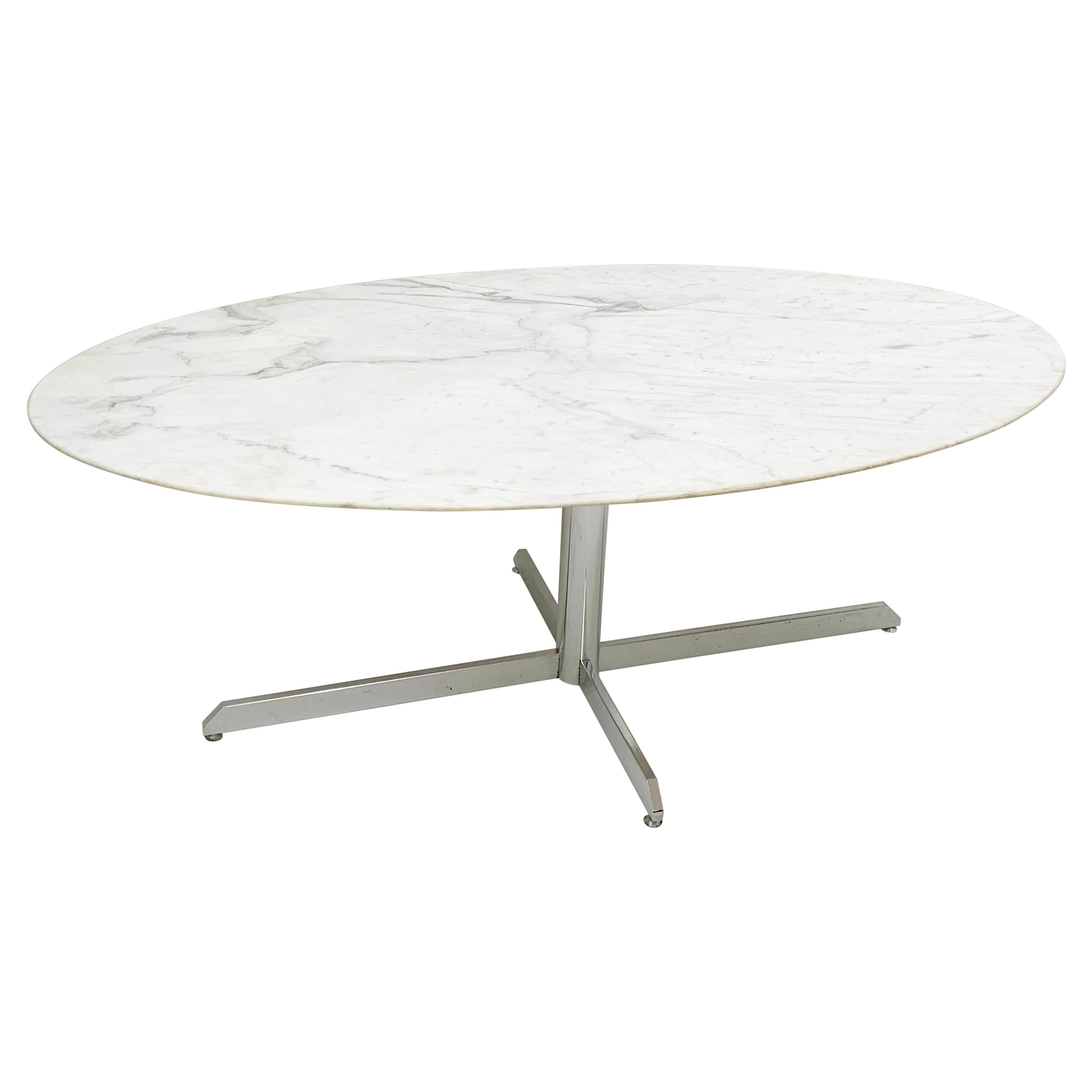 Table de salle à manger ovale du milieu du siècle dernier avec plateau en marbre et pieds en métal chromé par Knoll