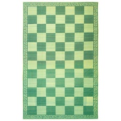 Tapis surdimensionné en damier tissé à plat du milieu du siècle dernier en vert