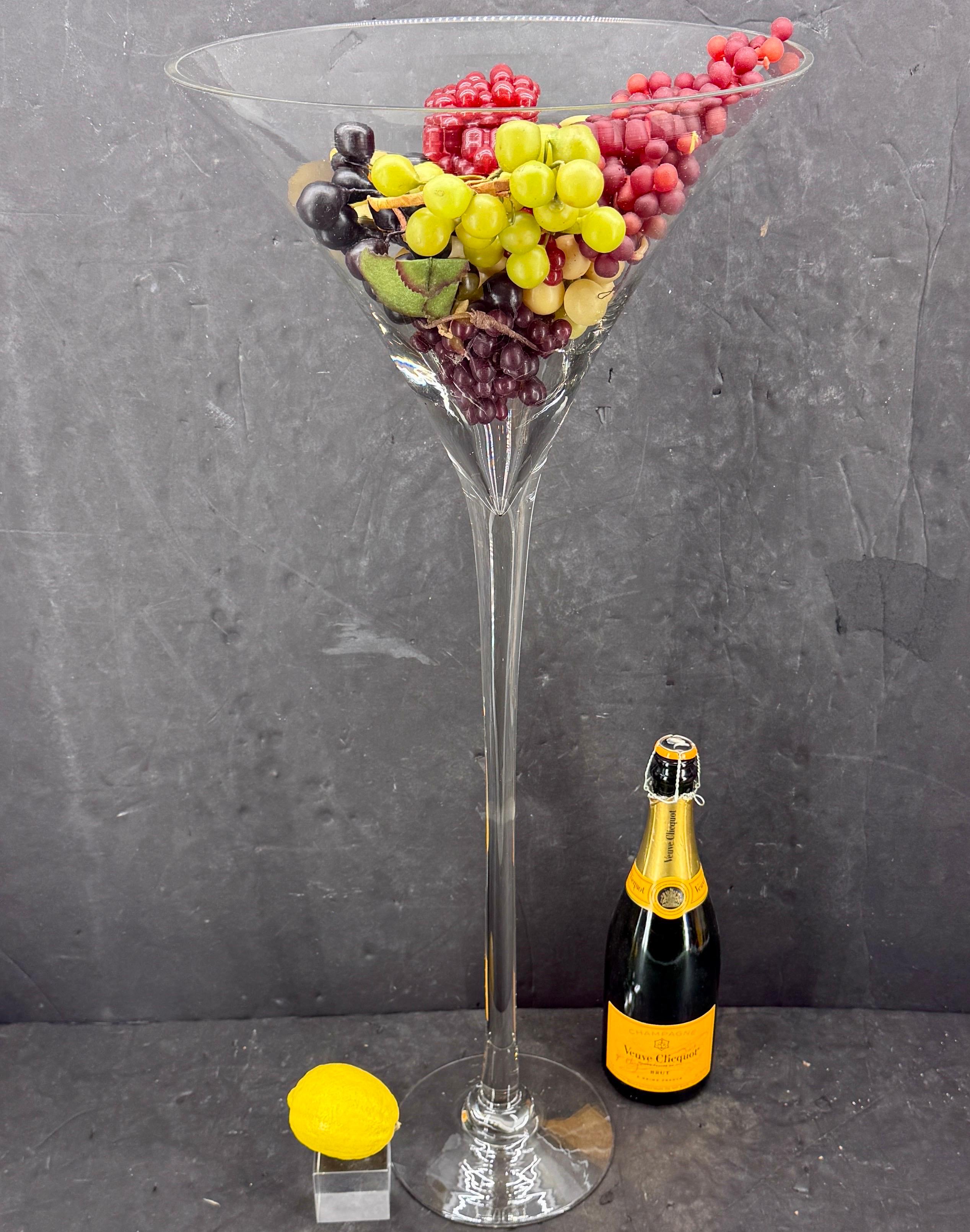 Übergroße Martini-Glas-Skulptur aus der Jahrhundertmitte im Angebot 10