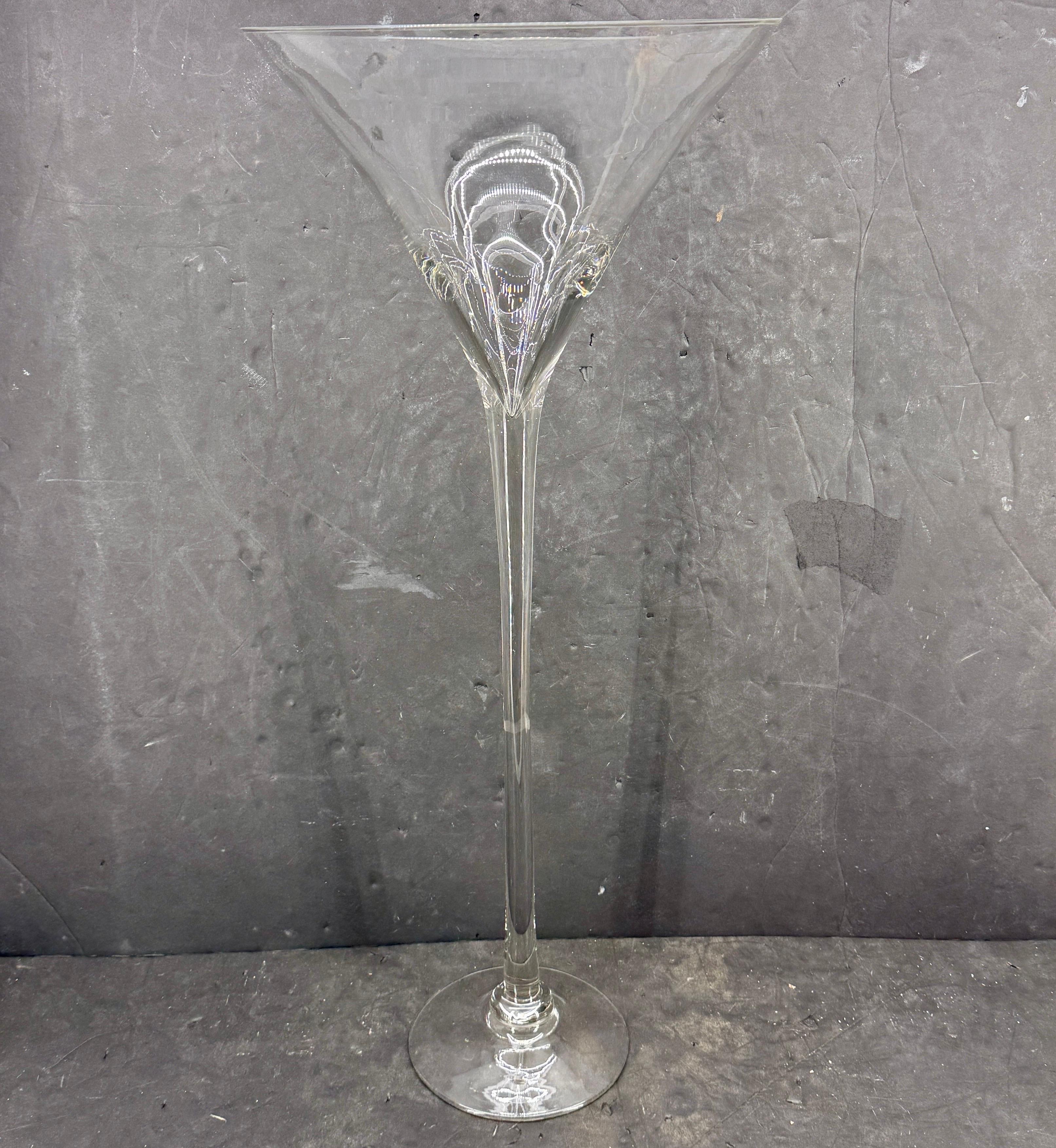 Übergroße Martini-Glas-Skulptur aus der Jahrhundertmitte (Moderne der Mitte des Jahrhunderts) im Angebot