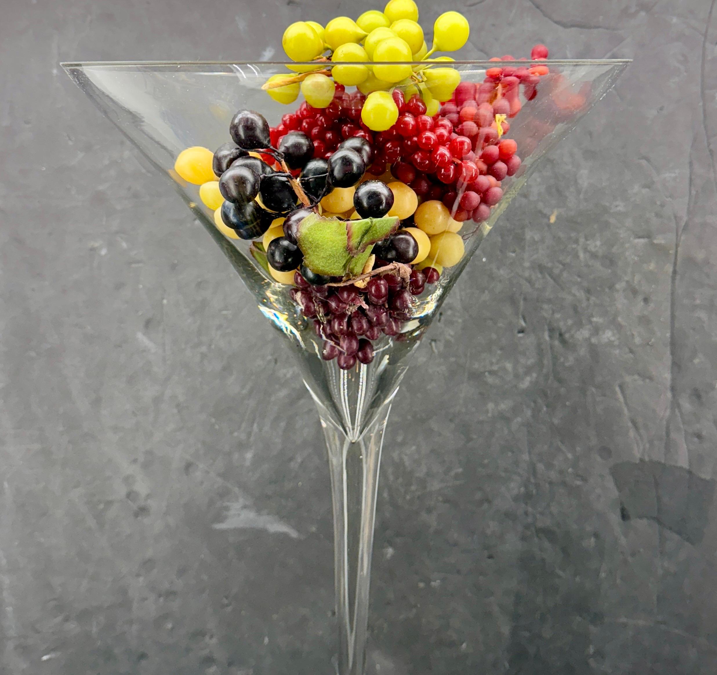 Übergroße Martini-Glas-Skulptur aus der Jahrhundertmitte (20. Jahrhundert) im Angebot