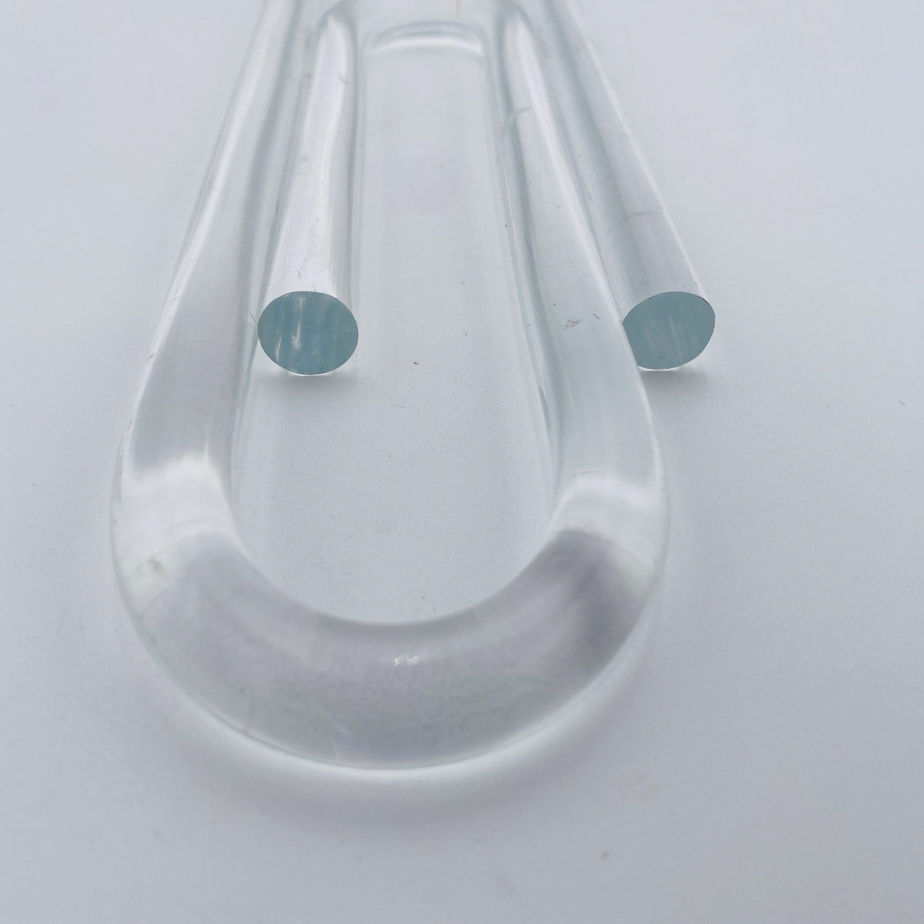 Escultura de Lucite con forma de clip de mediados de siglo en Bueno estado para la venta en San Juan Capistrano, CA