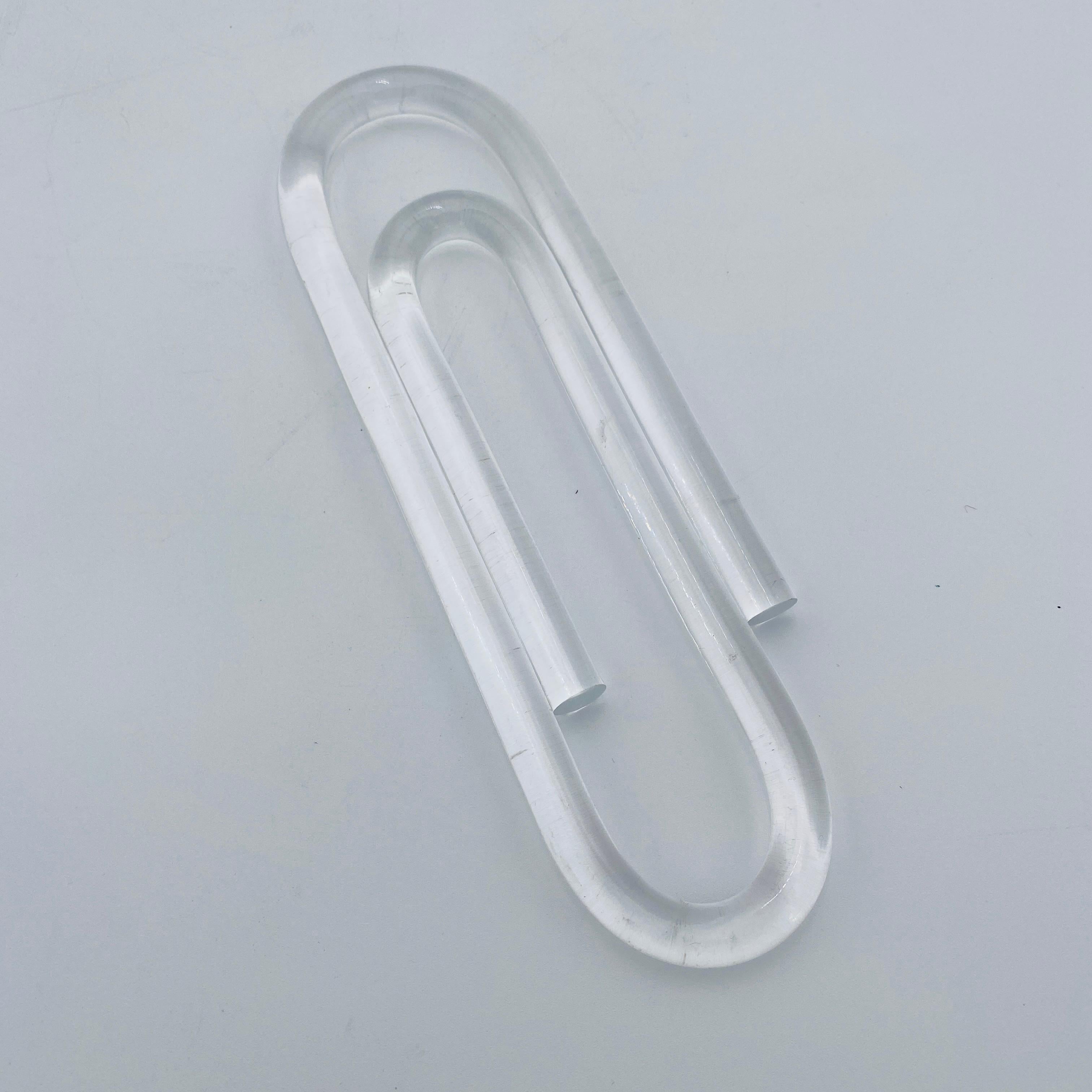 Escultura de Lucite con forma de clip de mediados de siglo en venta 4