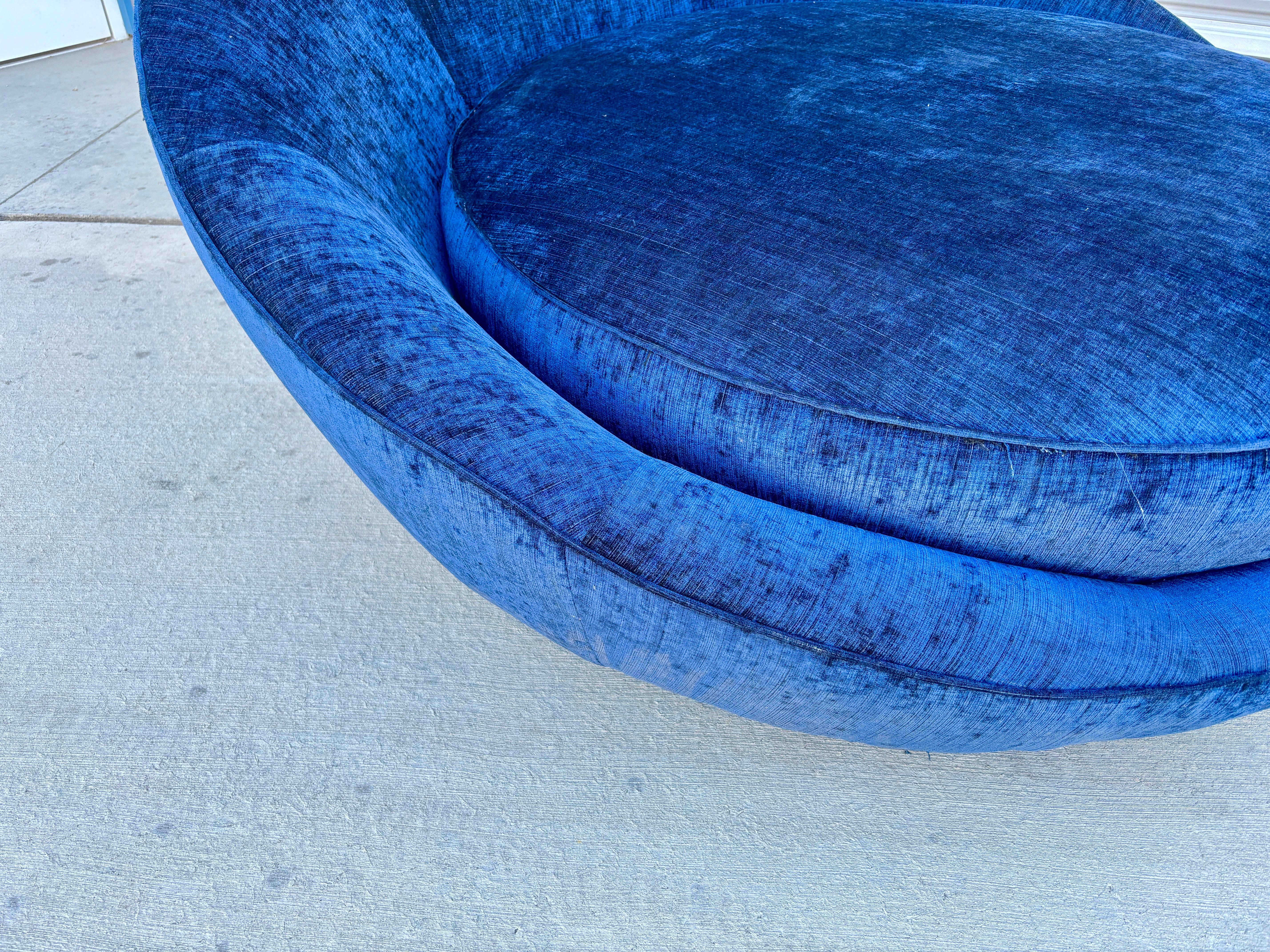 Américain Chaise longue ronde surdimensionnée « Satellite » de Milo Baughman en vente