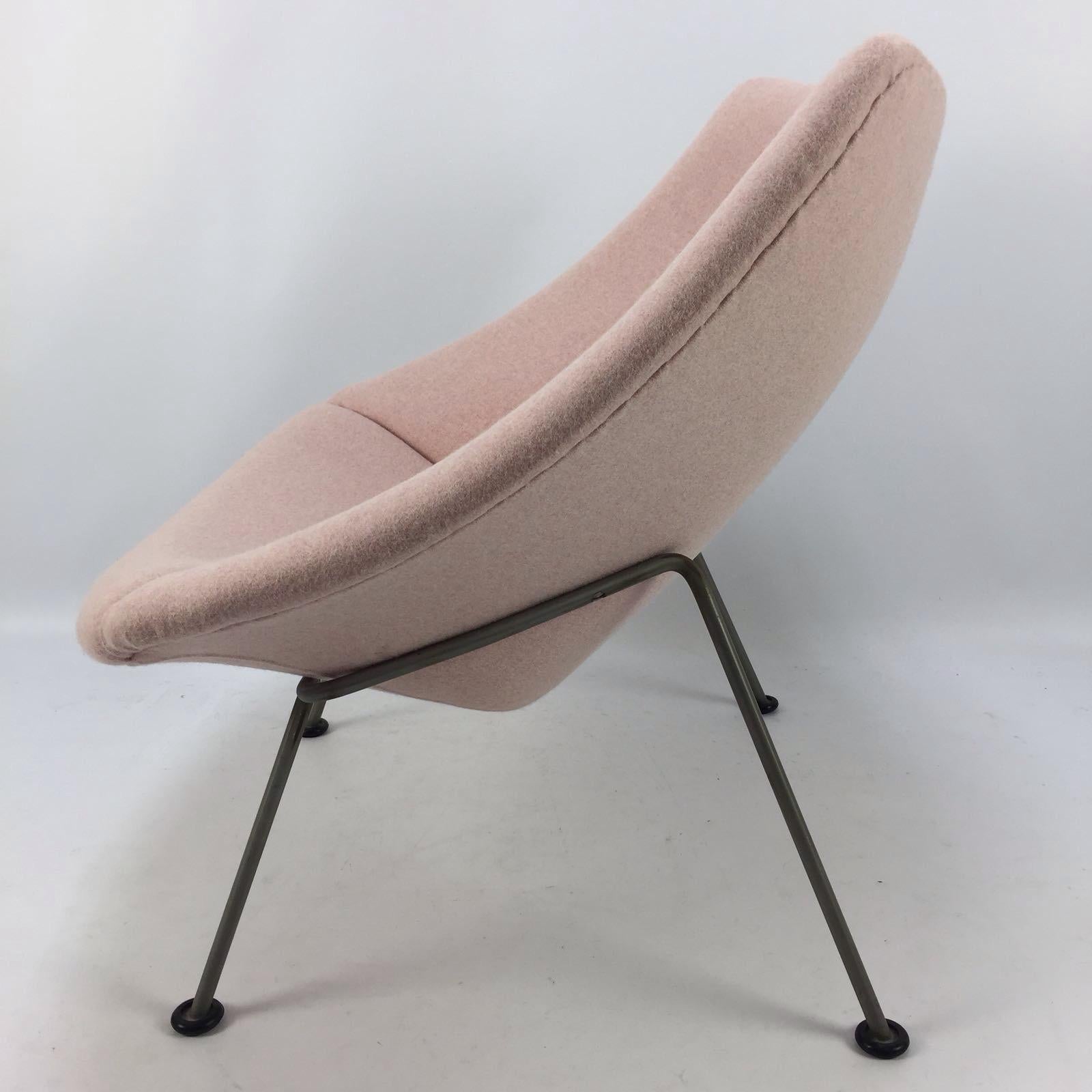 Mid Century Oyster Chair by Pierre Paulin for Artifort, 1965 In Excellent Condition For Sale In Oud Beijerland, NL