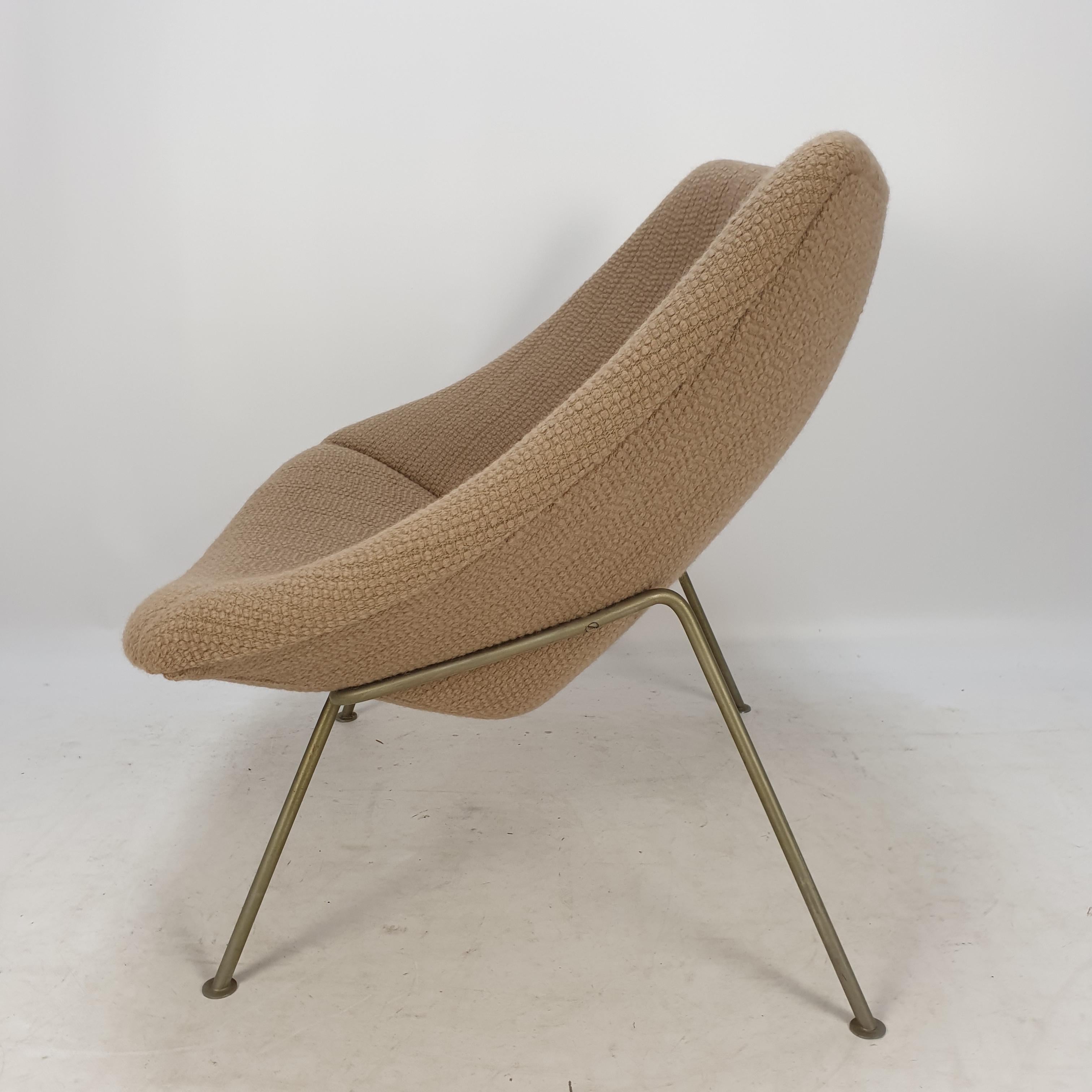 pierre paulin oyster chair