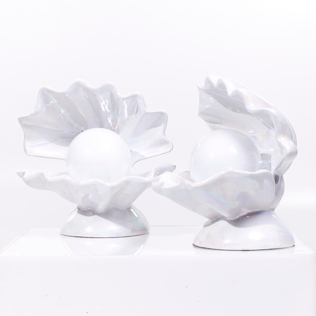 Lámparas de porcelana con forma de concha de ostra de mediados de siglo - Pareja Moderno de mediados de siglo en venta