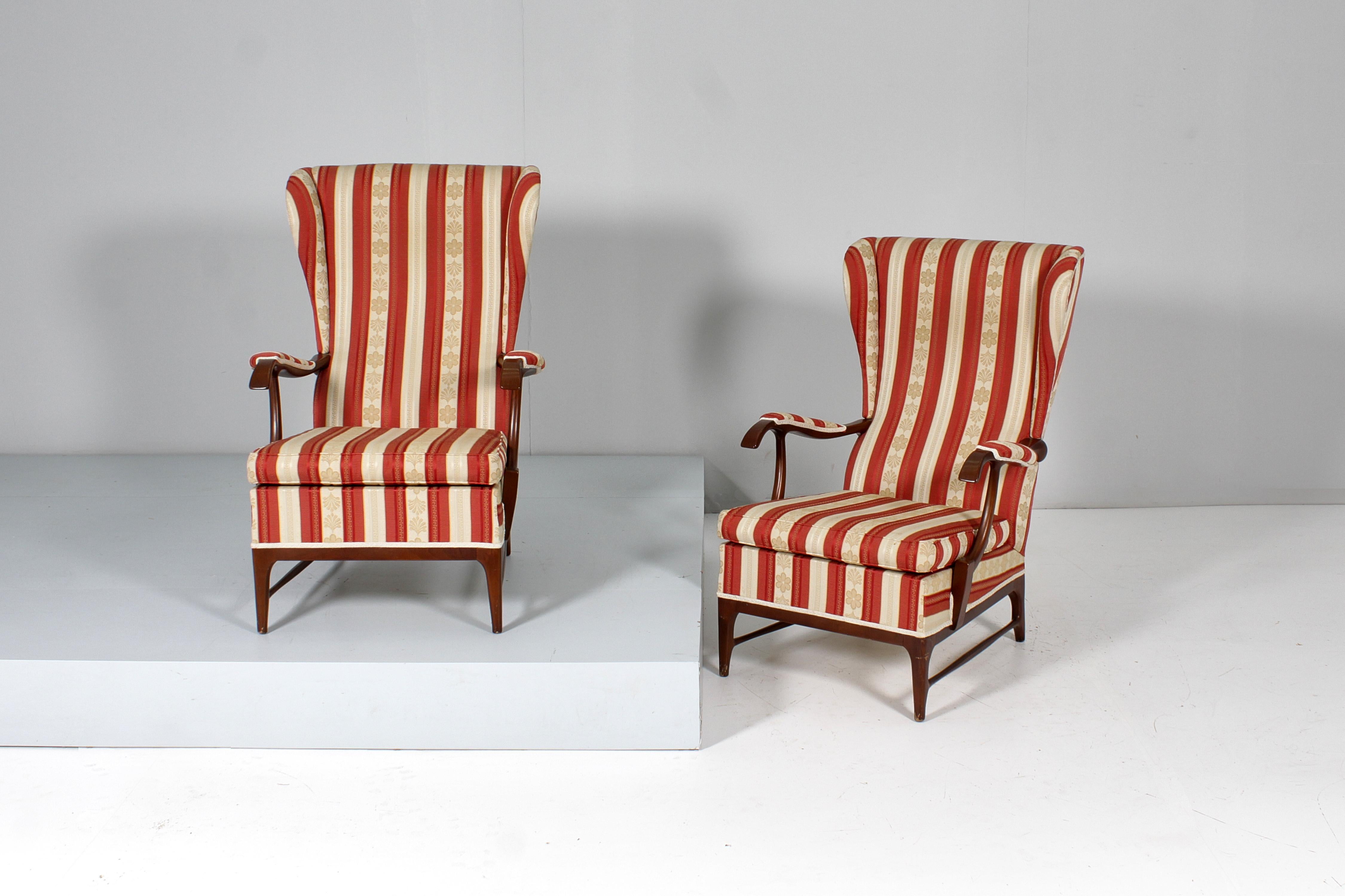 Very Stylish set of 2 armchairs with wooden structure and curved arms, covered in white satin with red striped pattern and gold decorations. Italian production by Paolo Buffa for Frama, Italy 1960s.
Wear consistent with age and use.
