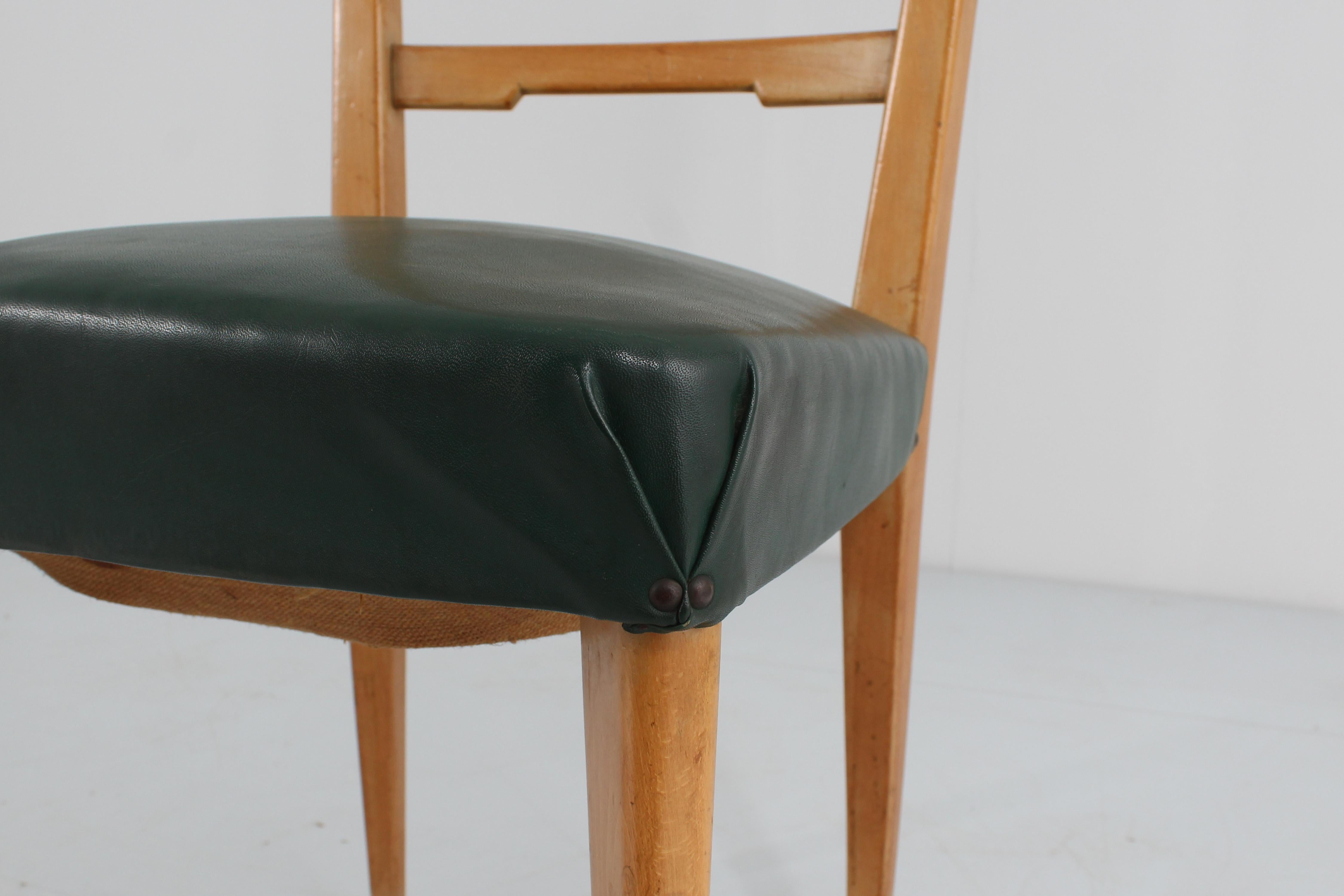 Ensemble de 4 chaises à haut dossier en bois et Skai de style P. Buffa, Italie, années 60 en vente 4