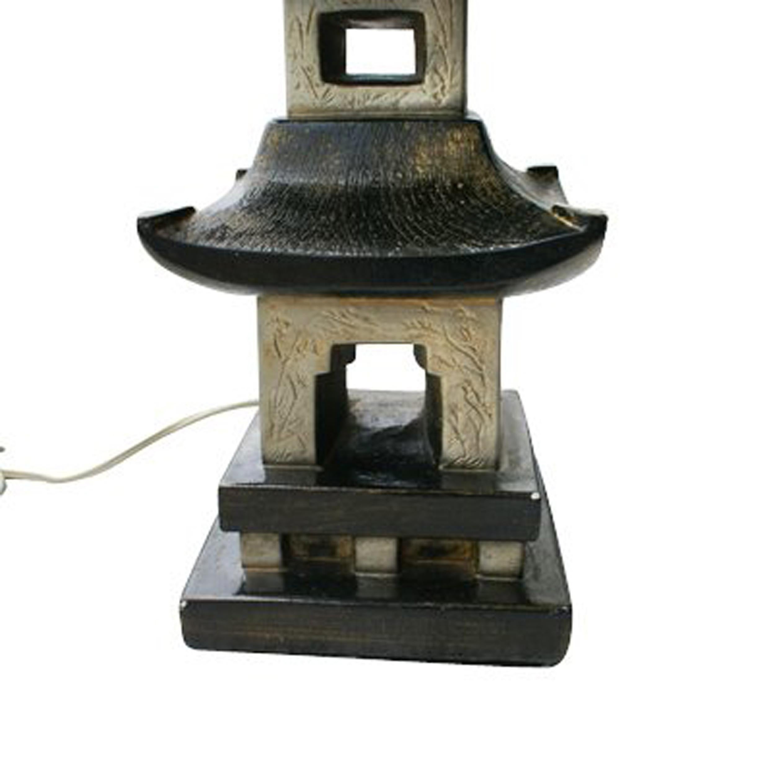 Mid Century Pagoda Lamp For Sale 1