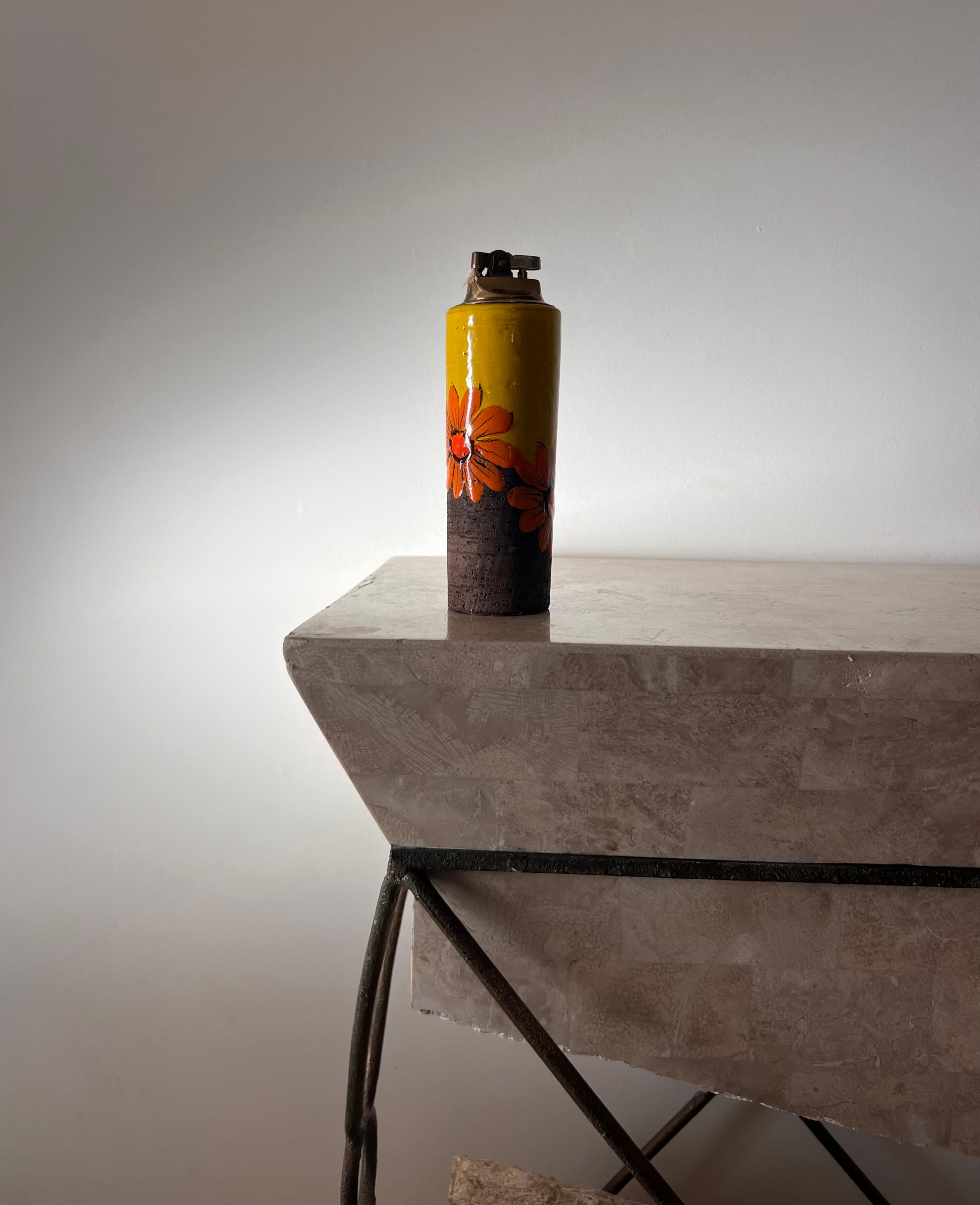 Mid century painted ceramic lighter by Aldo Londi for Bitossi, 1960s In Good Condition For Sale In View Park, CA