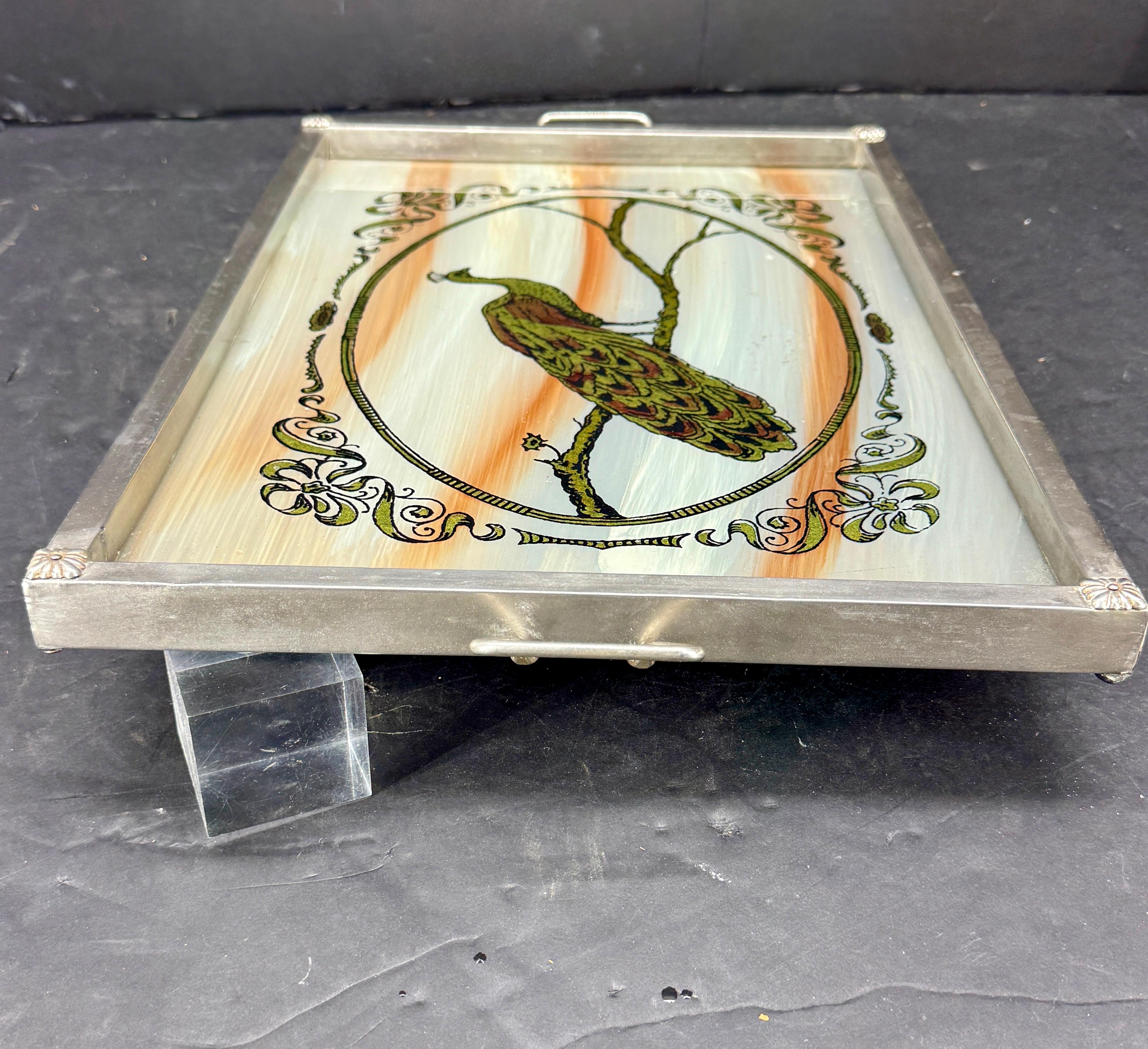 Bandeja con asas de pavo real con incrustaciones de cristal pintado de mediados de siglo en venta 1