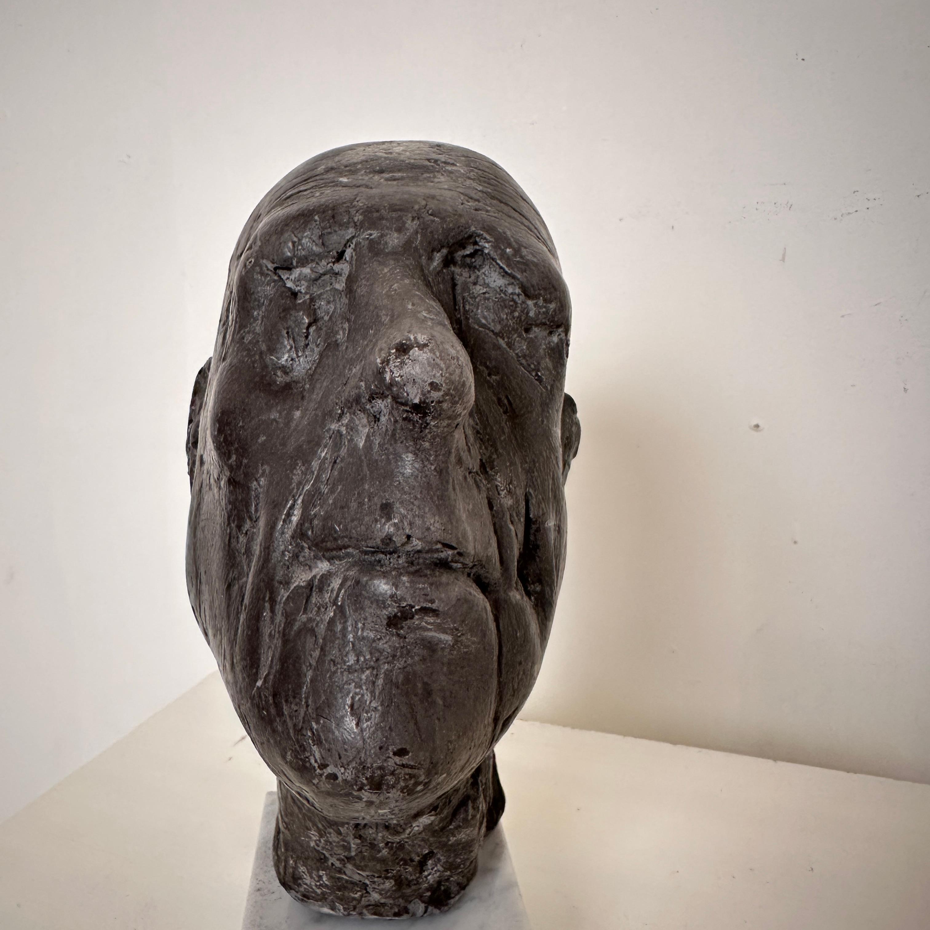 Buste en plâtre peint du milieu du siècle représentant un homme sur un buste en marbre, vers 1976 en vente 8