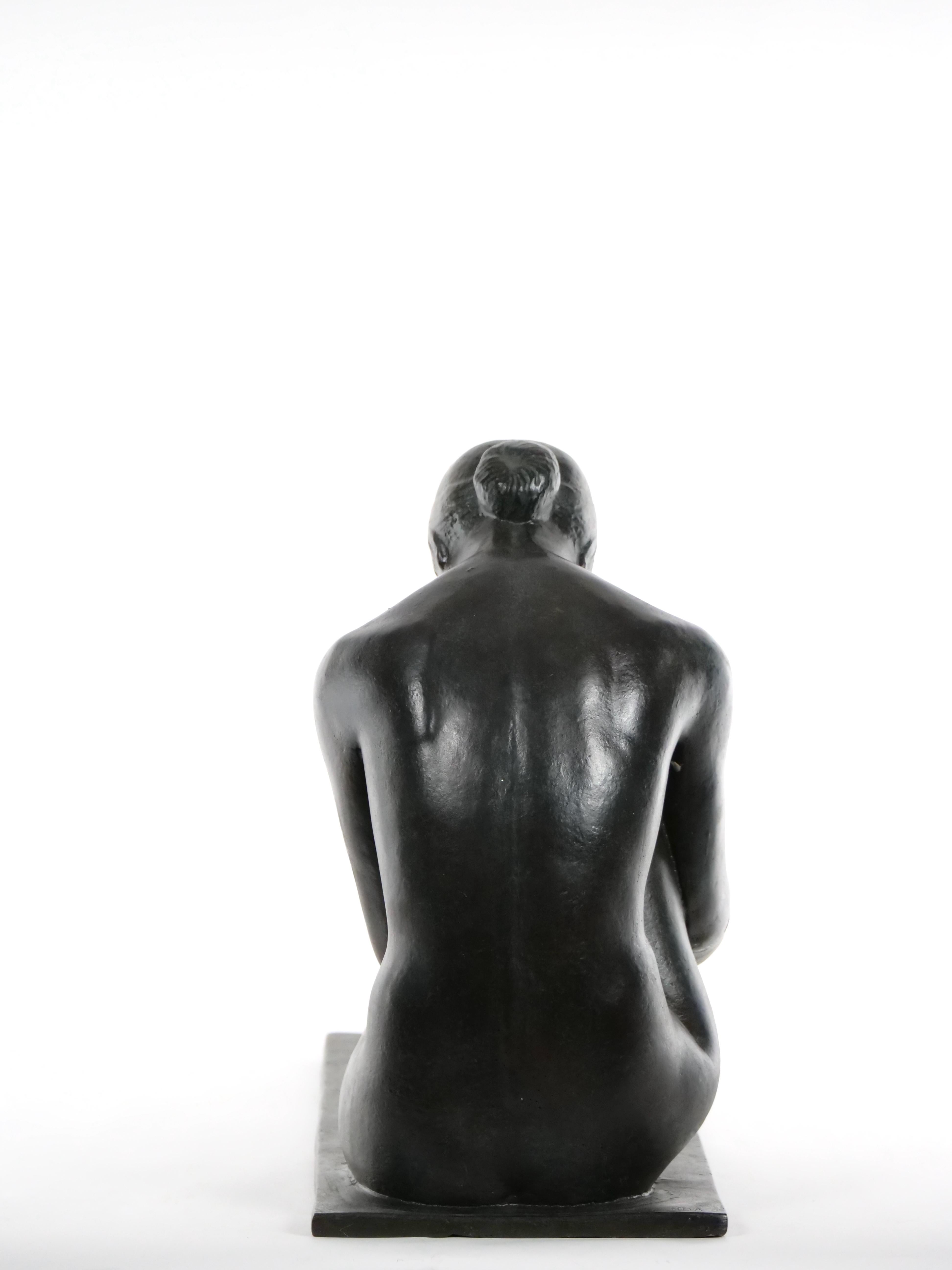 Mitte des Jahrhunderts bemalter Gips Figuraler Sitzender Akt Skulptur  im Zustand „Gut“ im Angebot in Tarry Town, NY