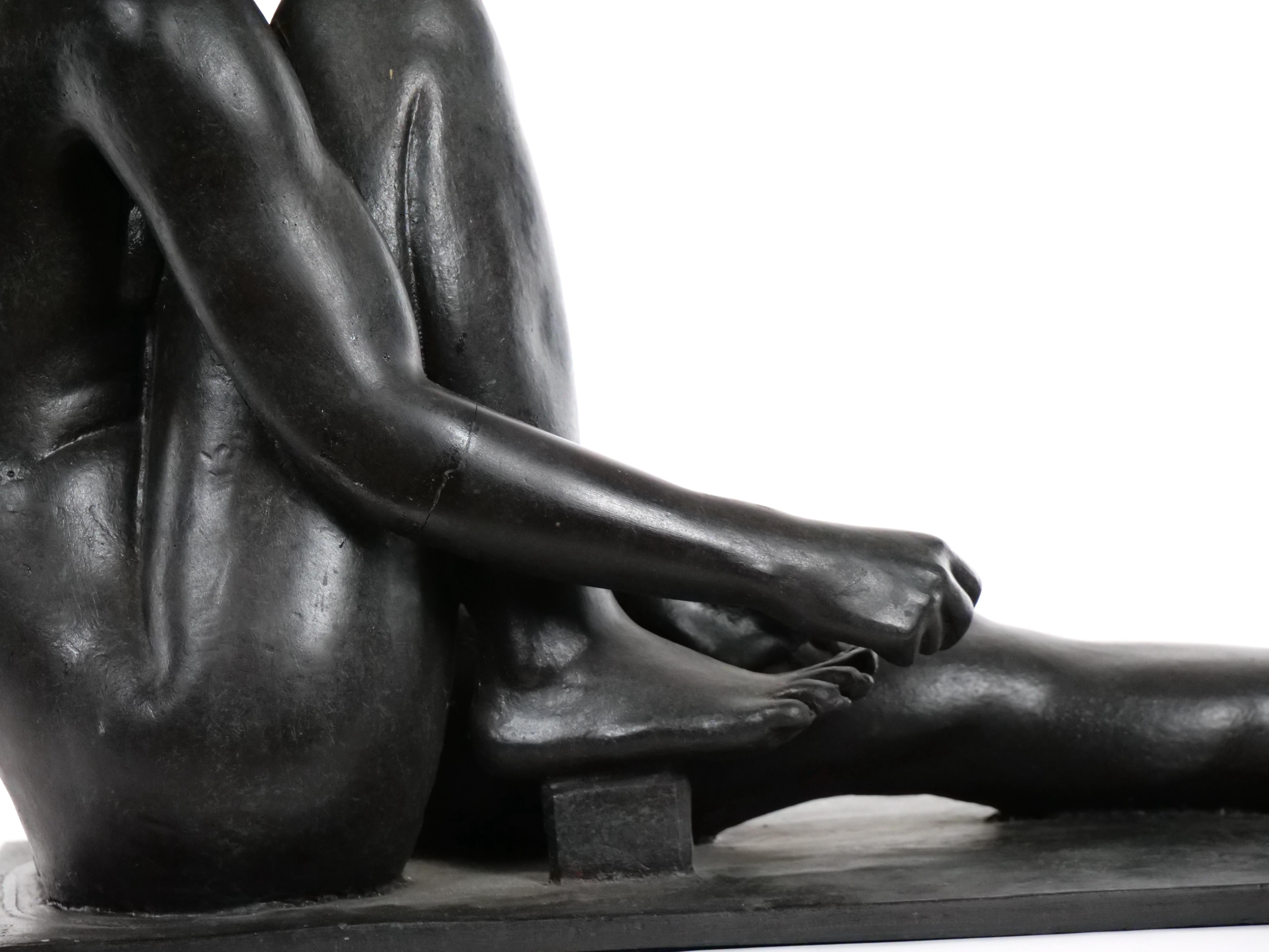 Mitte des Jahrhunderts bemalter Gips Figuraler Sitzender Akt Skulptur  im Angebot 2