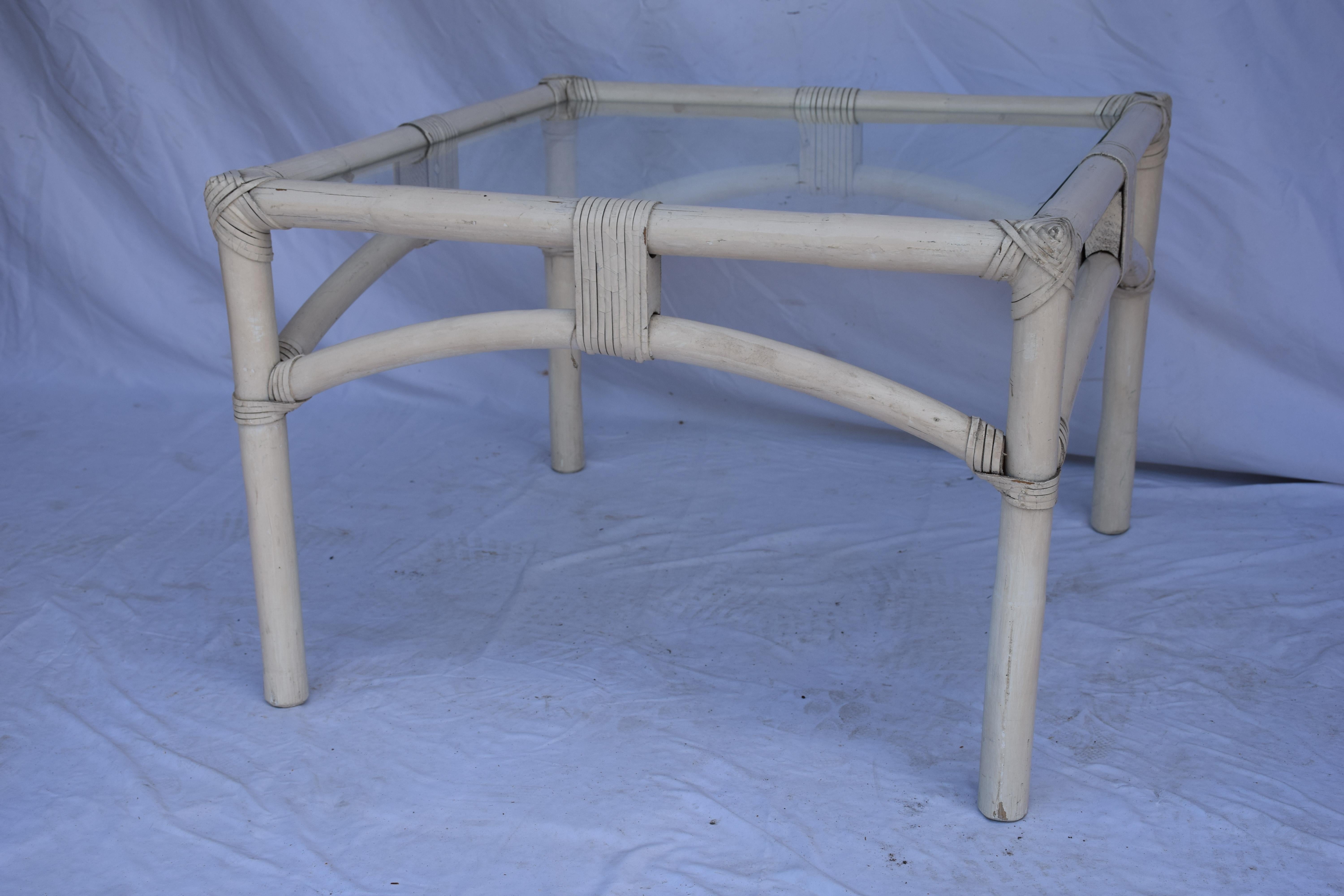 Set da giardino 3 pezzi in rattan dipinto di metà secolo in vendita 4