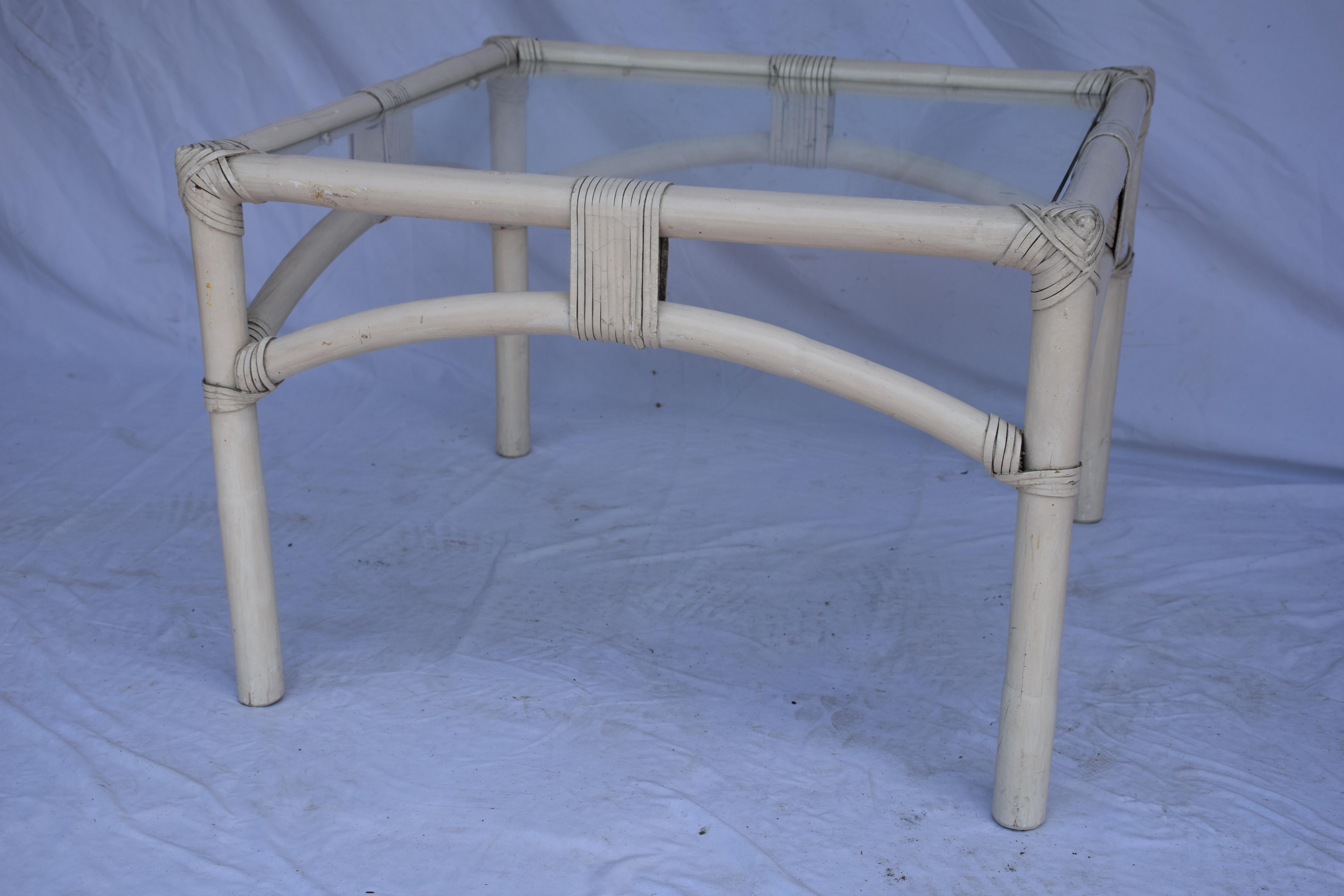 Set da giardino 3 pezzi in rattan dipinto di metà secolo in vendita 5