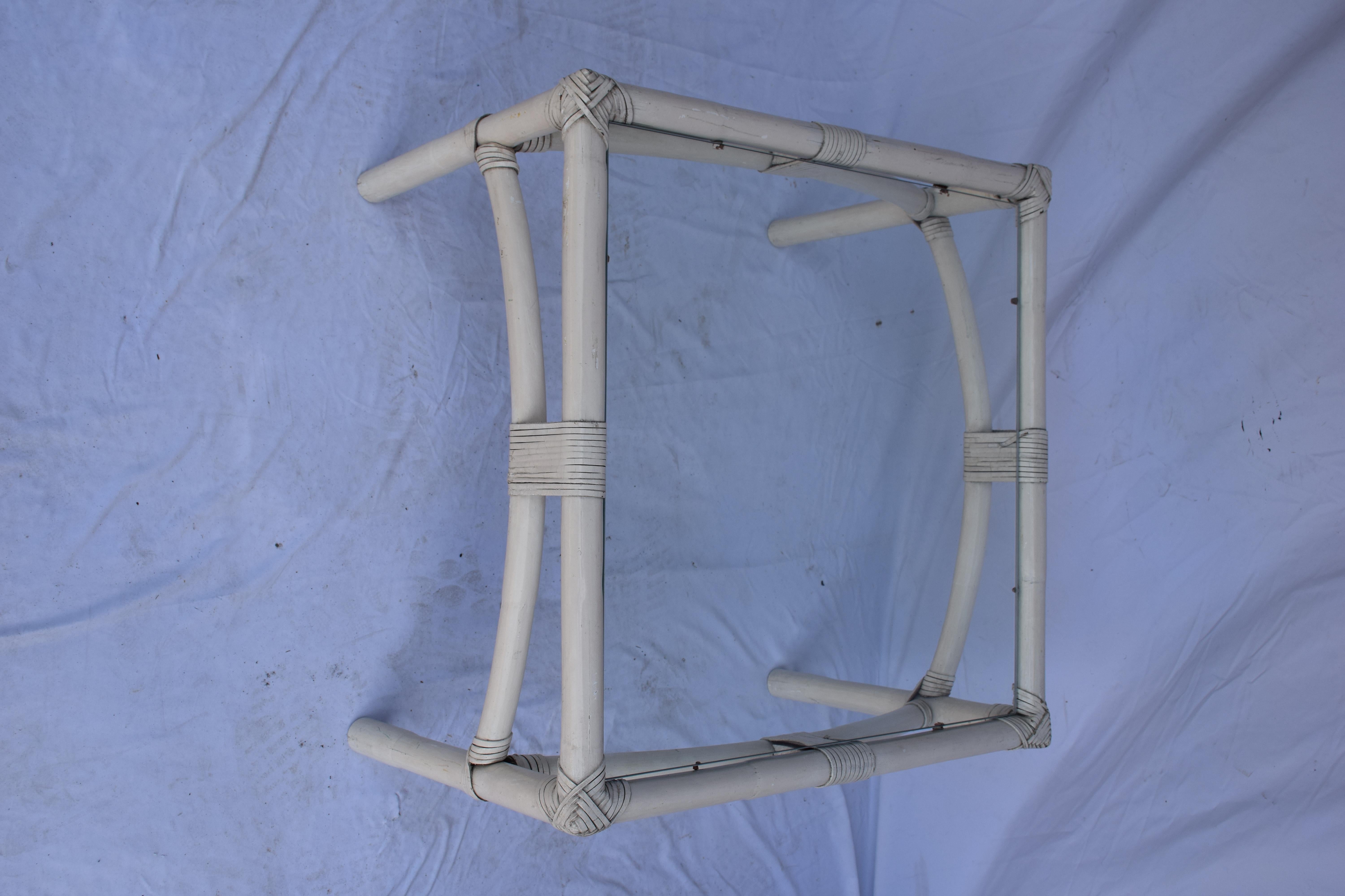 Set da giardino 3 pezzi in rattan dipinto di metà secolo in vendita 6