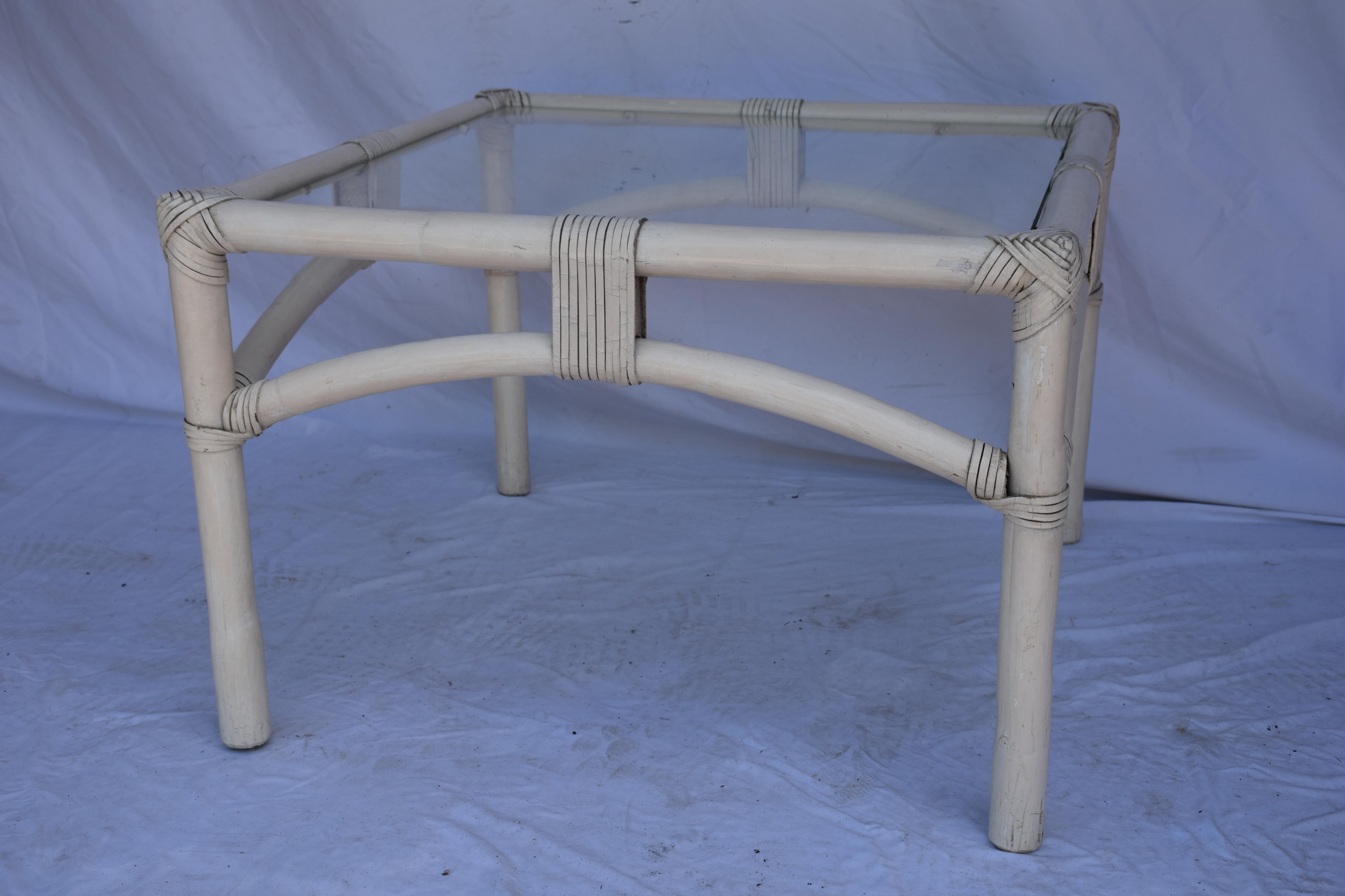Set da giardino 3 pezzi in rattan dipinto di metà secolo in vendita 2