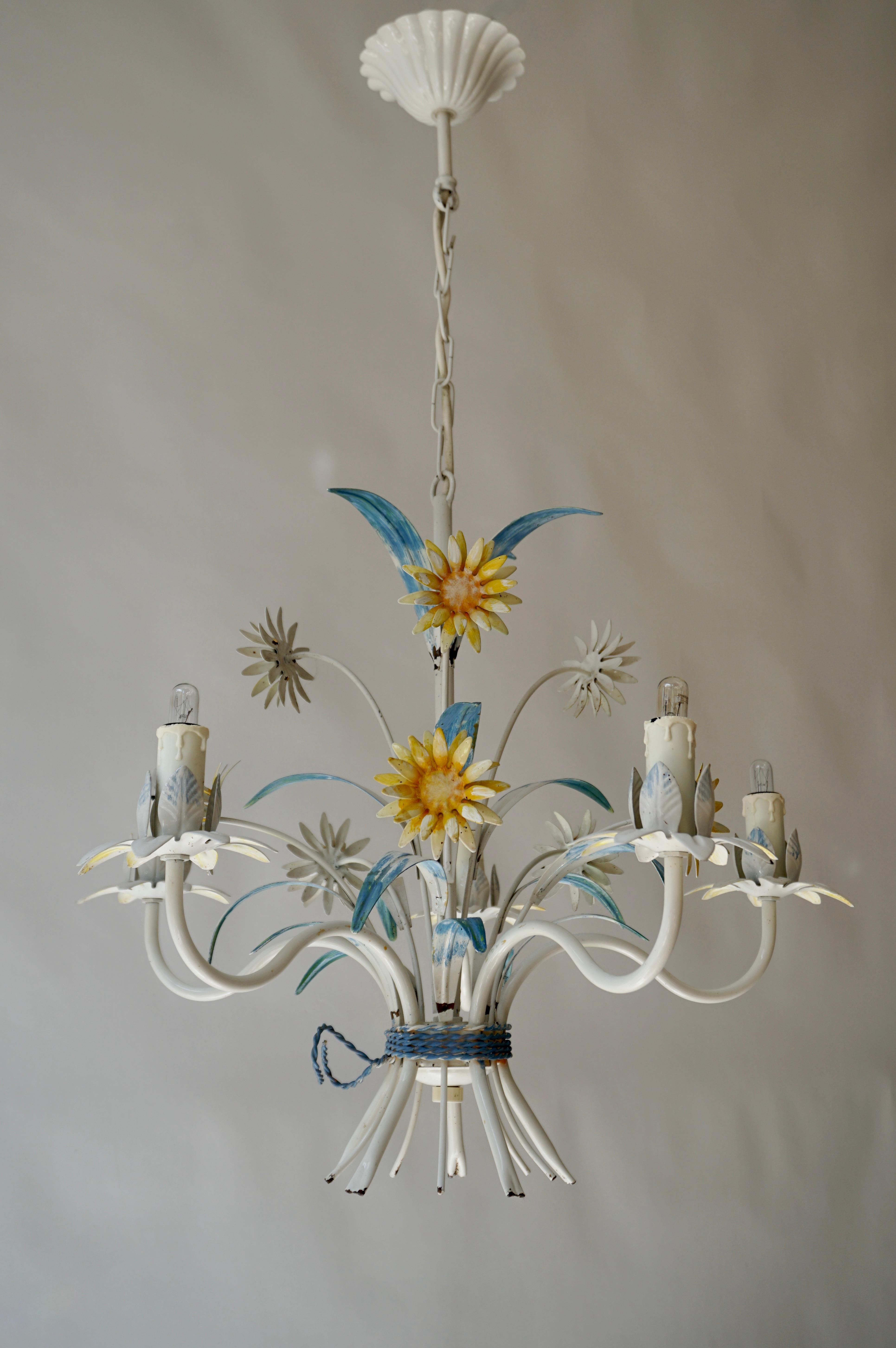 Mid-Century Modern Mid-Century Painted Tôle 5-Arm Light Fixture with Yellow Flowers For Sale