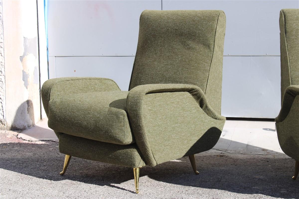 Ein Paar Sessel aus der Mitte des Jahrhunderts Isa Bergamo 1950er Jahre mit grünen Stoff-Messingfüßen (Italienisch) im Angebot