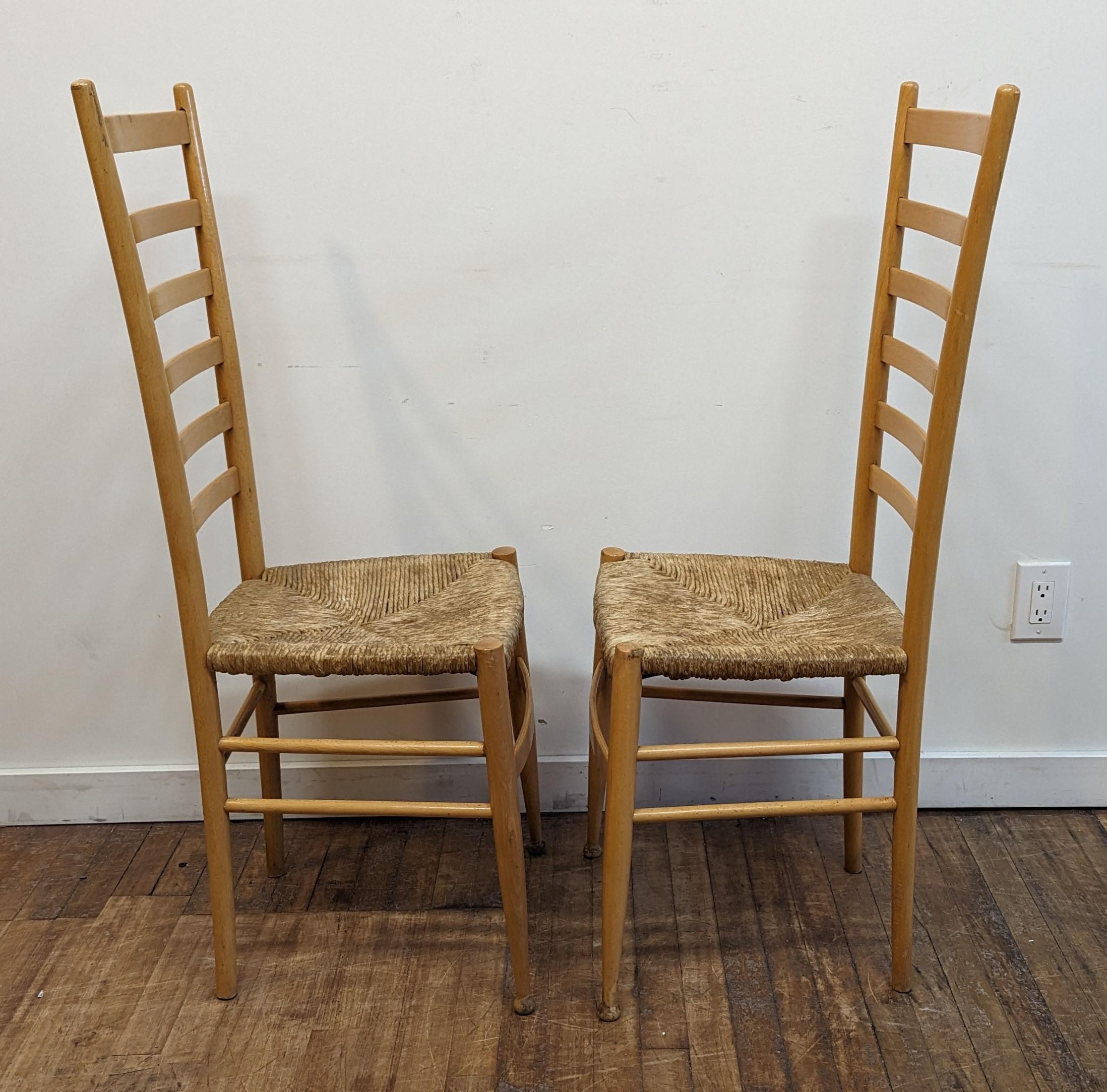 Paire de chaises joncs à dossier en échelle du milieu du siècle d'après Gio Ponti Bon état - En vente à New York, NY