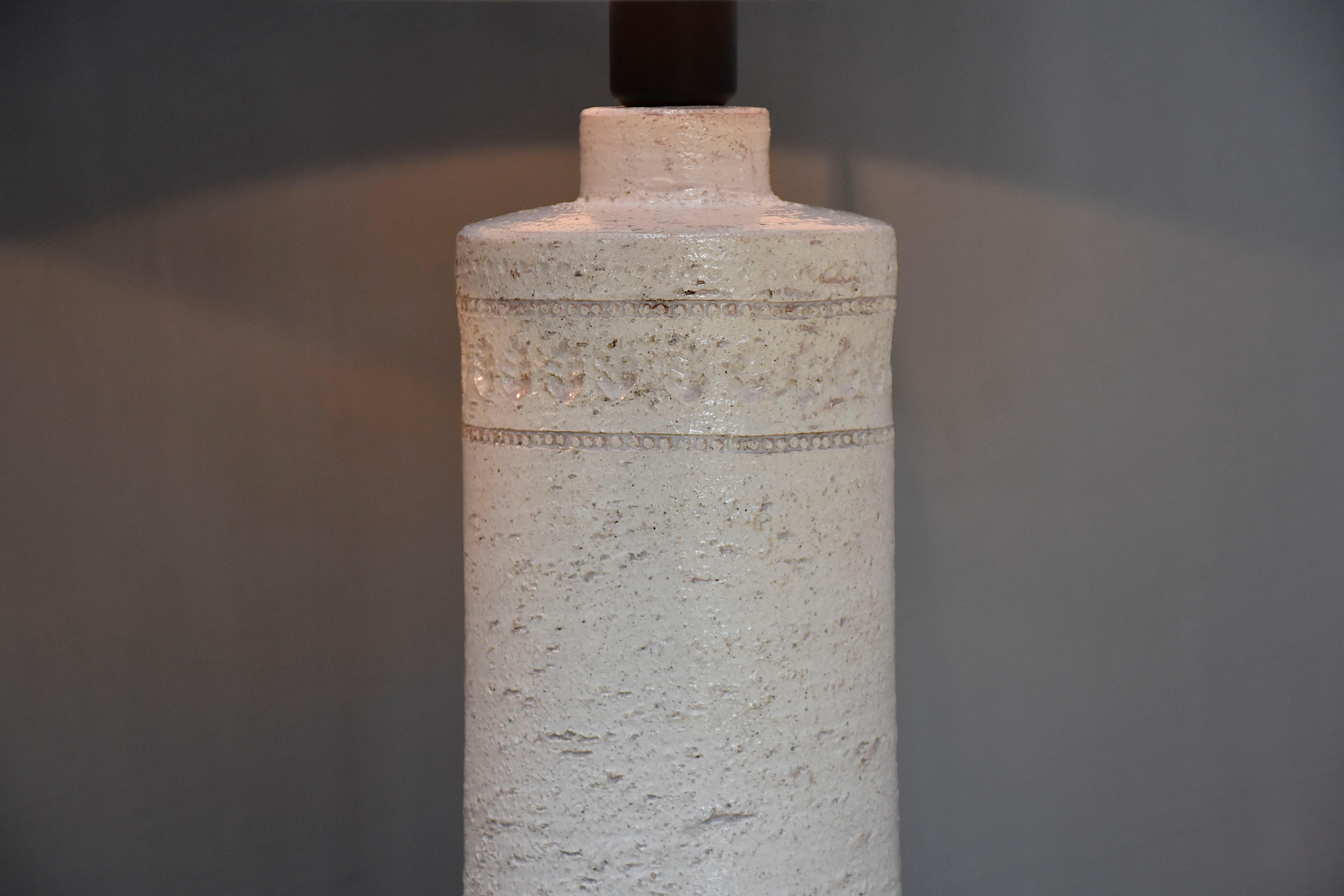 Vernissé Paire de grandes lampes de table en céramique du milieu du siècle dernier par Bitossi pour Bergboms en vente