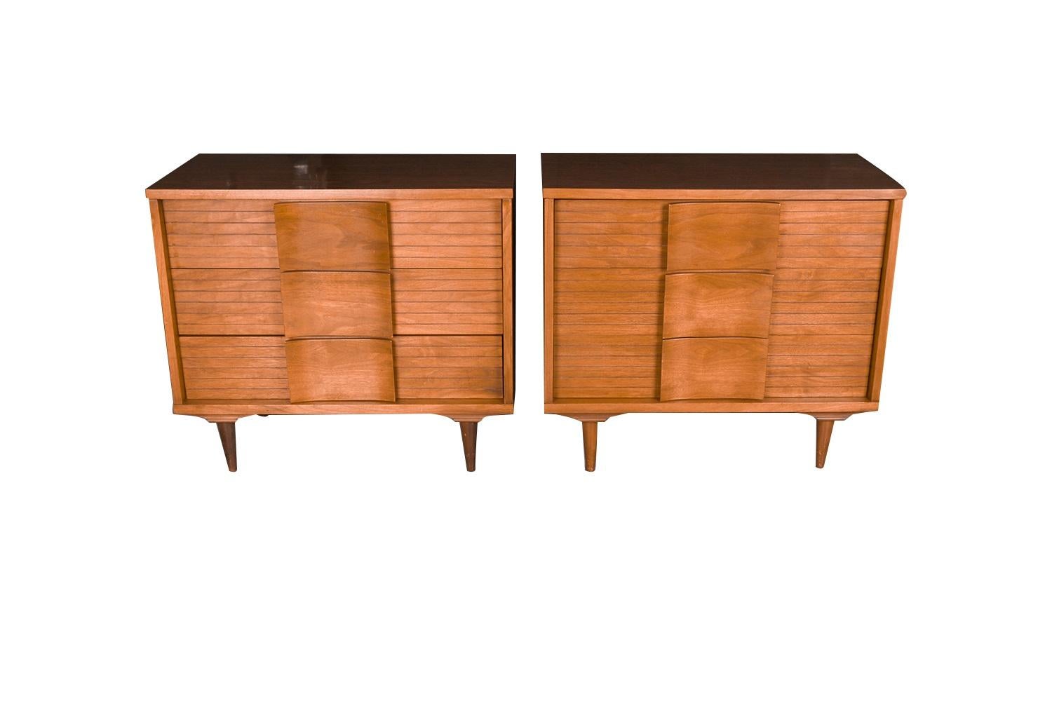 Beautiful architecturally stunning MID CENTURY DANISH MODERN  1960’s pair of Bachelor chest by Johnson Carper. Mad Men Home Decor, Vintage Furniture, Fashion Trend Johnson Carper, 1960 Movie Prop. These very cool Bachelor chests have sculptured
