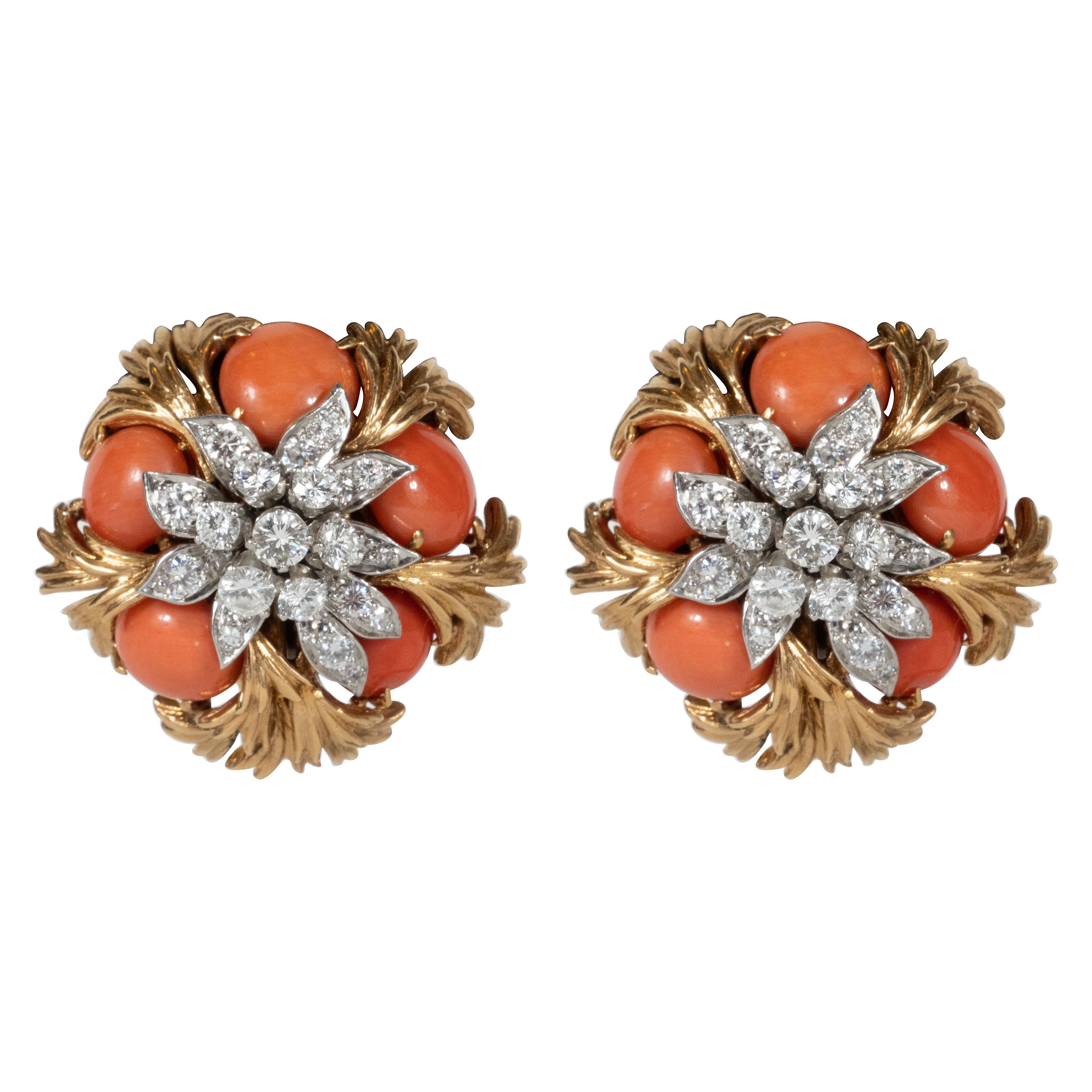 Mid-Century Pair of 18k Gold, Platinum, Coral and Diamond Earclips by David Webb In Excellent Condition In New York, NY