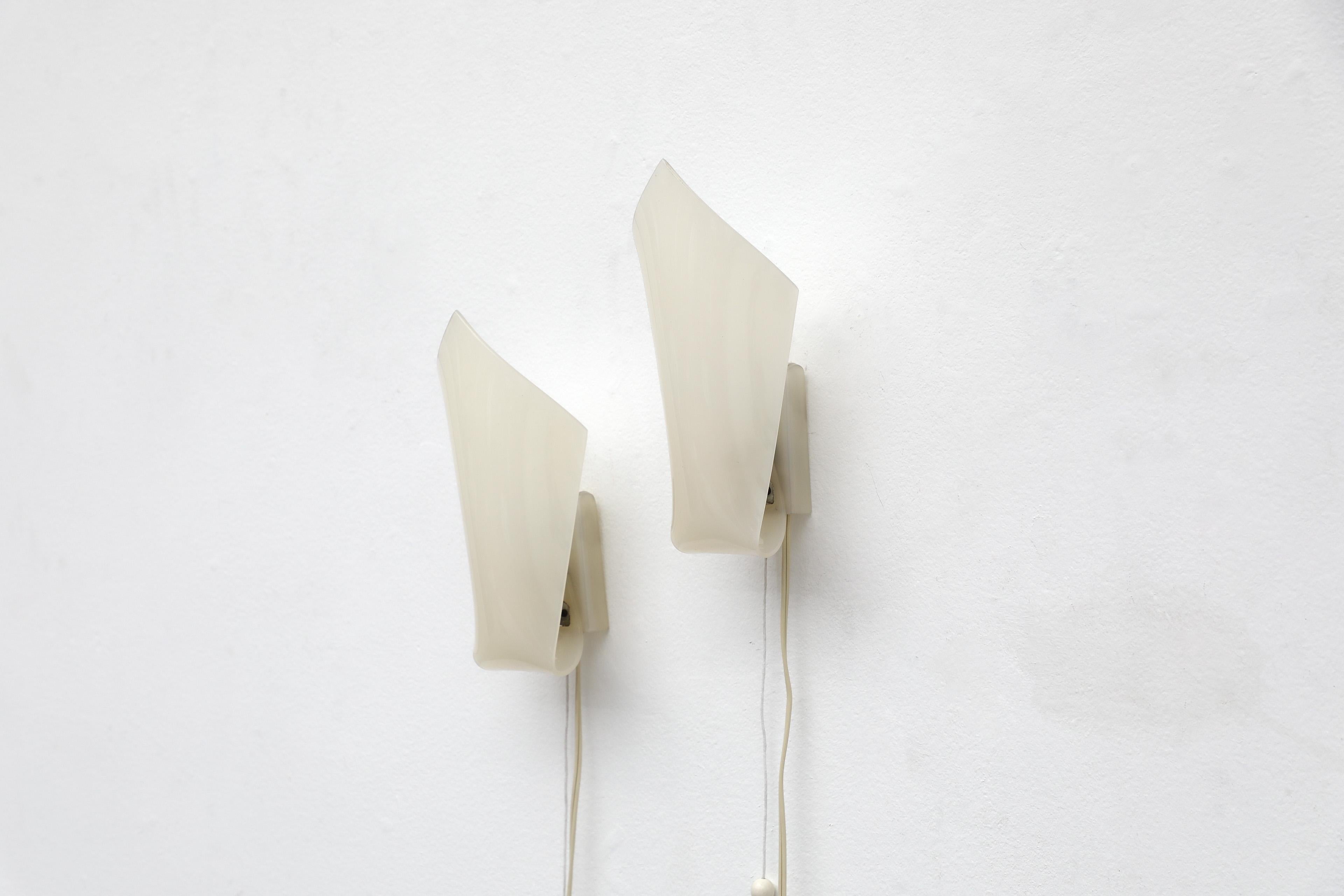 Mid-Century Pair of 1950's Hans Hoffmann-Lederer Plexi Wall Sconces In Good Condition In Los Angeles, CA