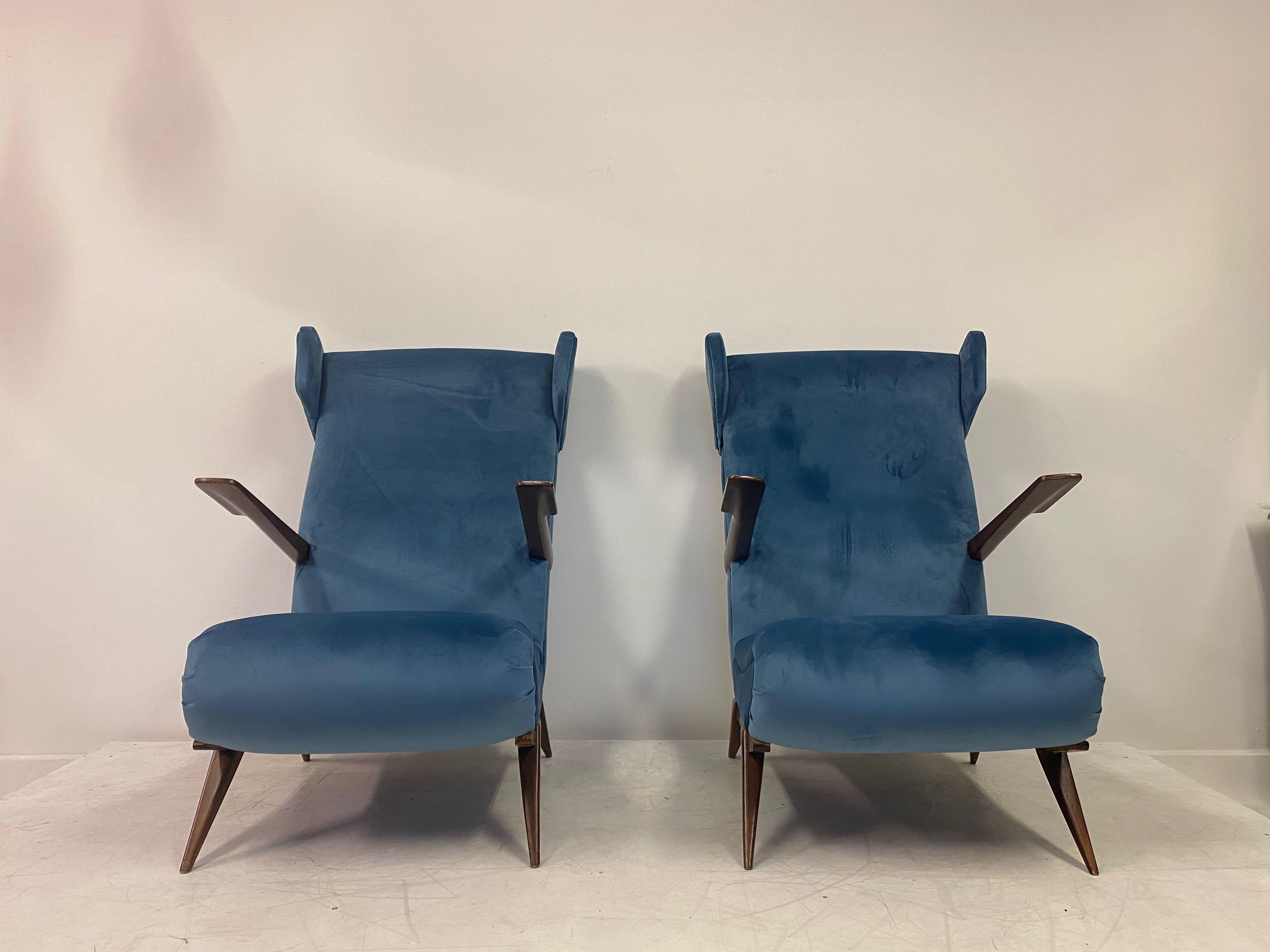 Mid-Century Modern Midcentury Pair of 1950s Italian Armchairs in Blue Velvet