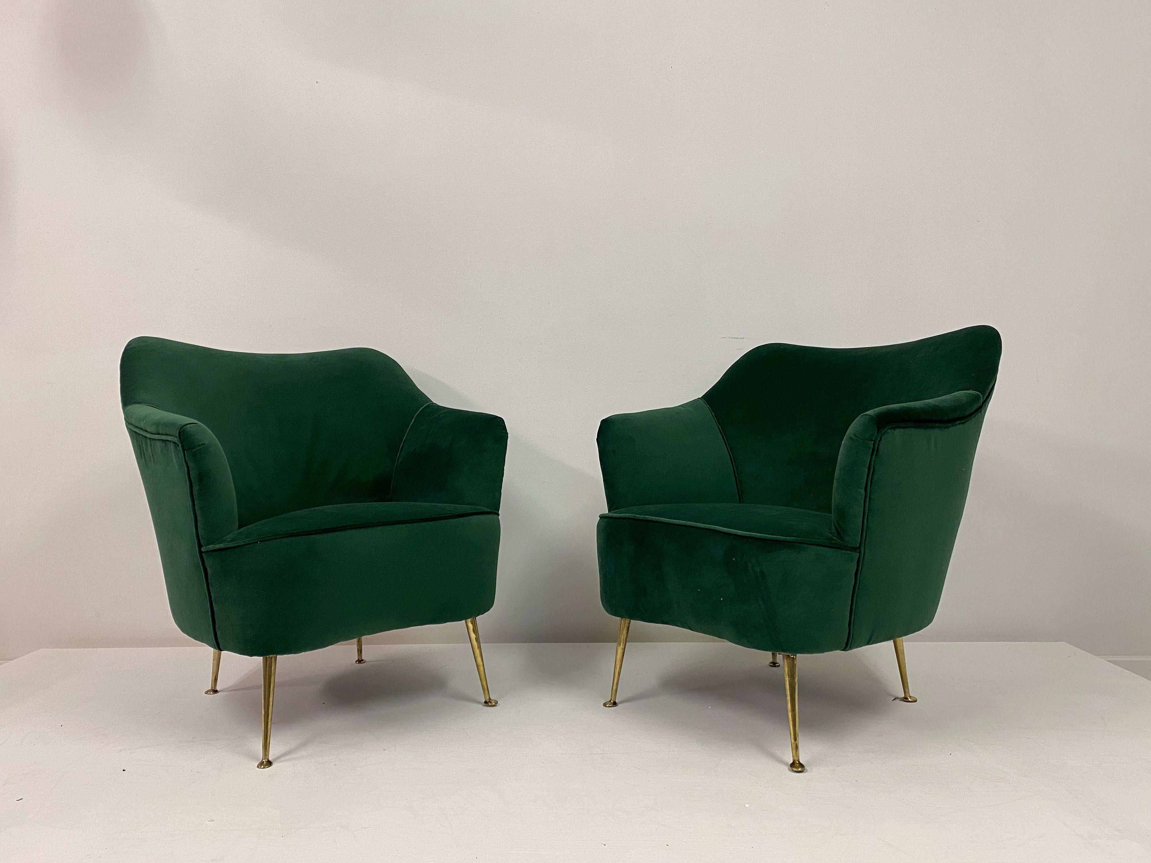 Midcentury Pair of 1950s Italian Armchairs in Green Velvet In Good Condition In London, London
