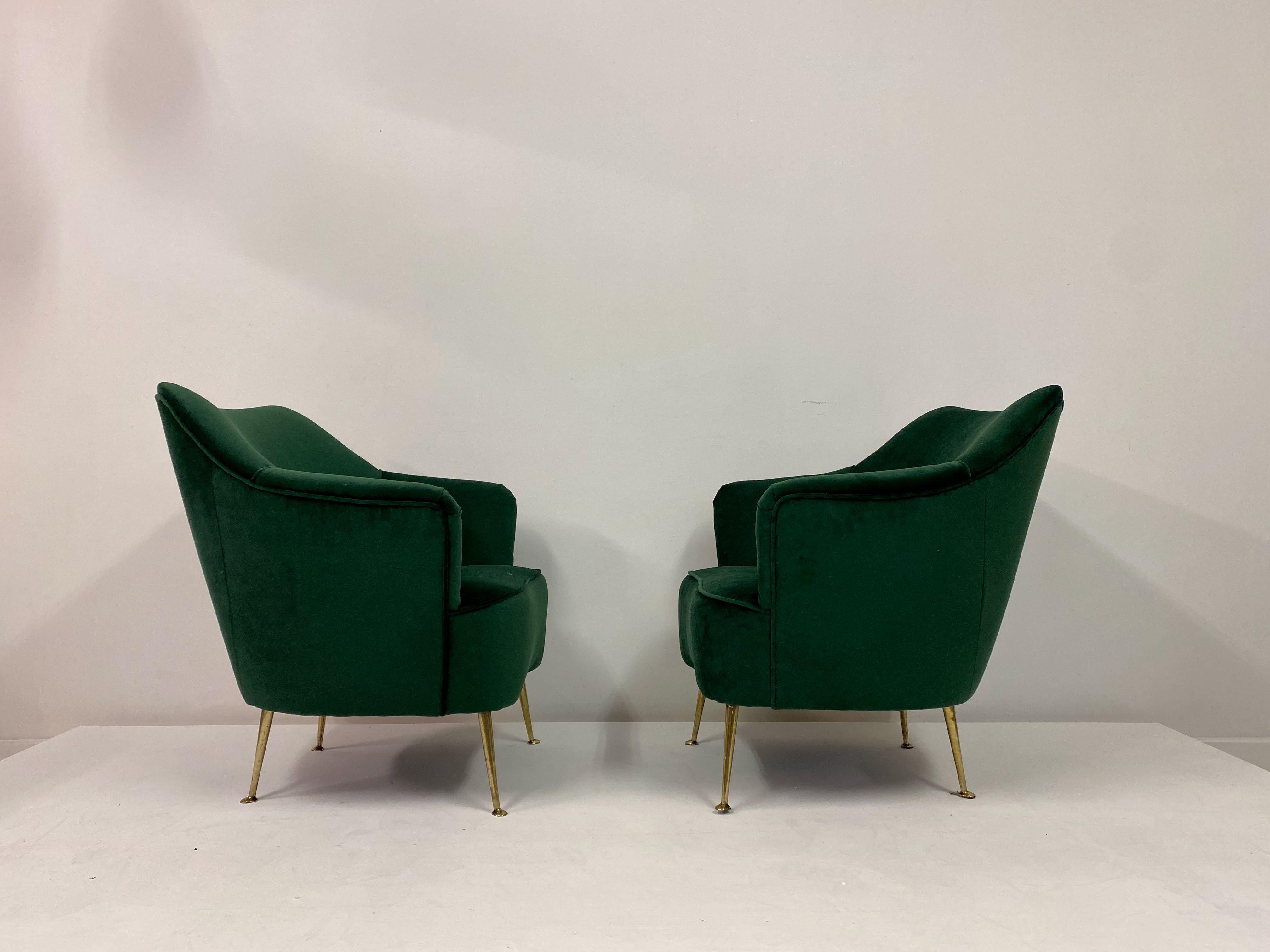 20th Century Midcentury Pair of 1950s Italian Armchairs in Green Velvet