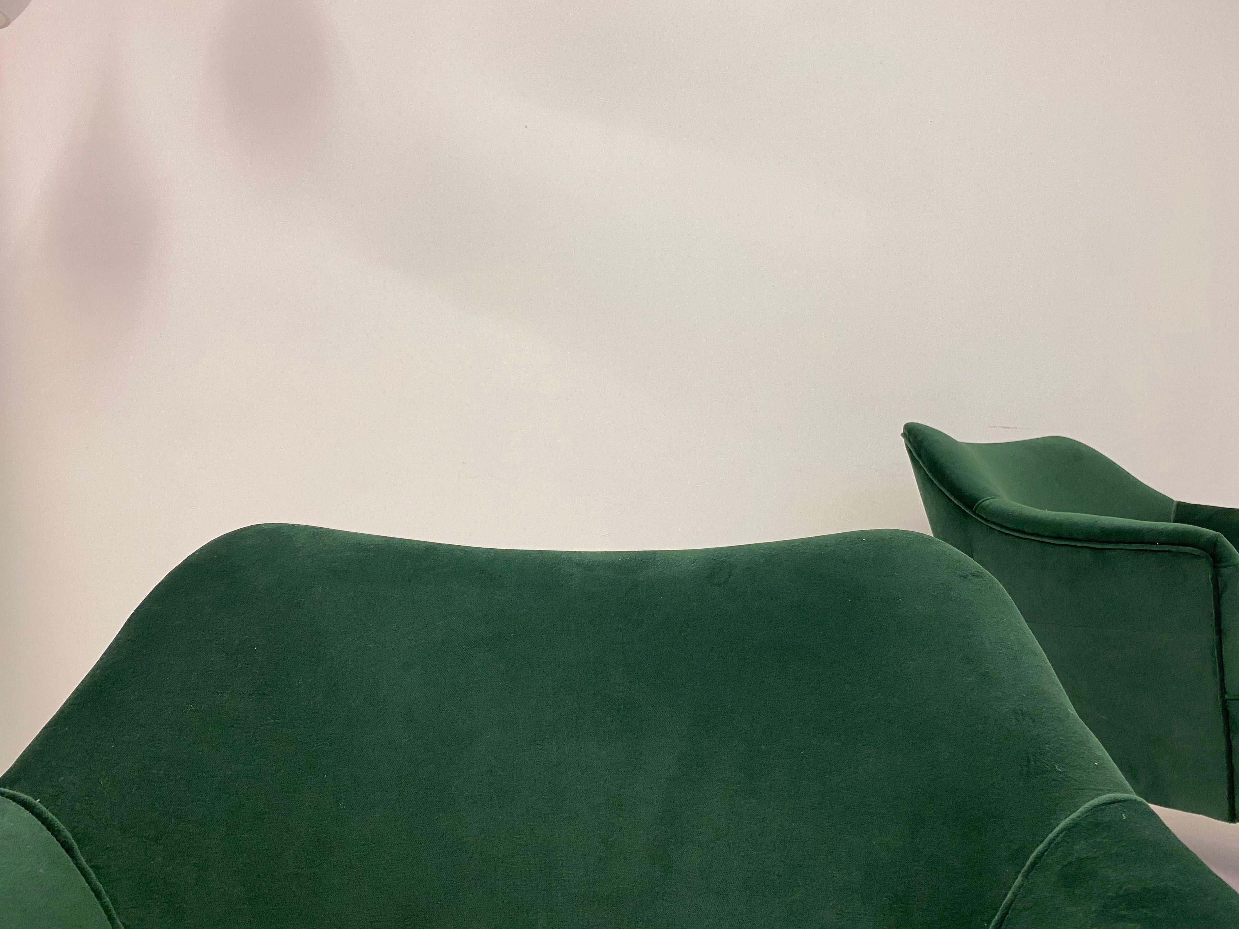Midcentury Pair of 1950s Italian Armchairs in Green Velvet 3