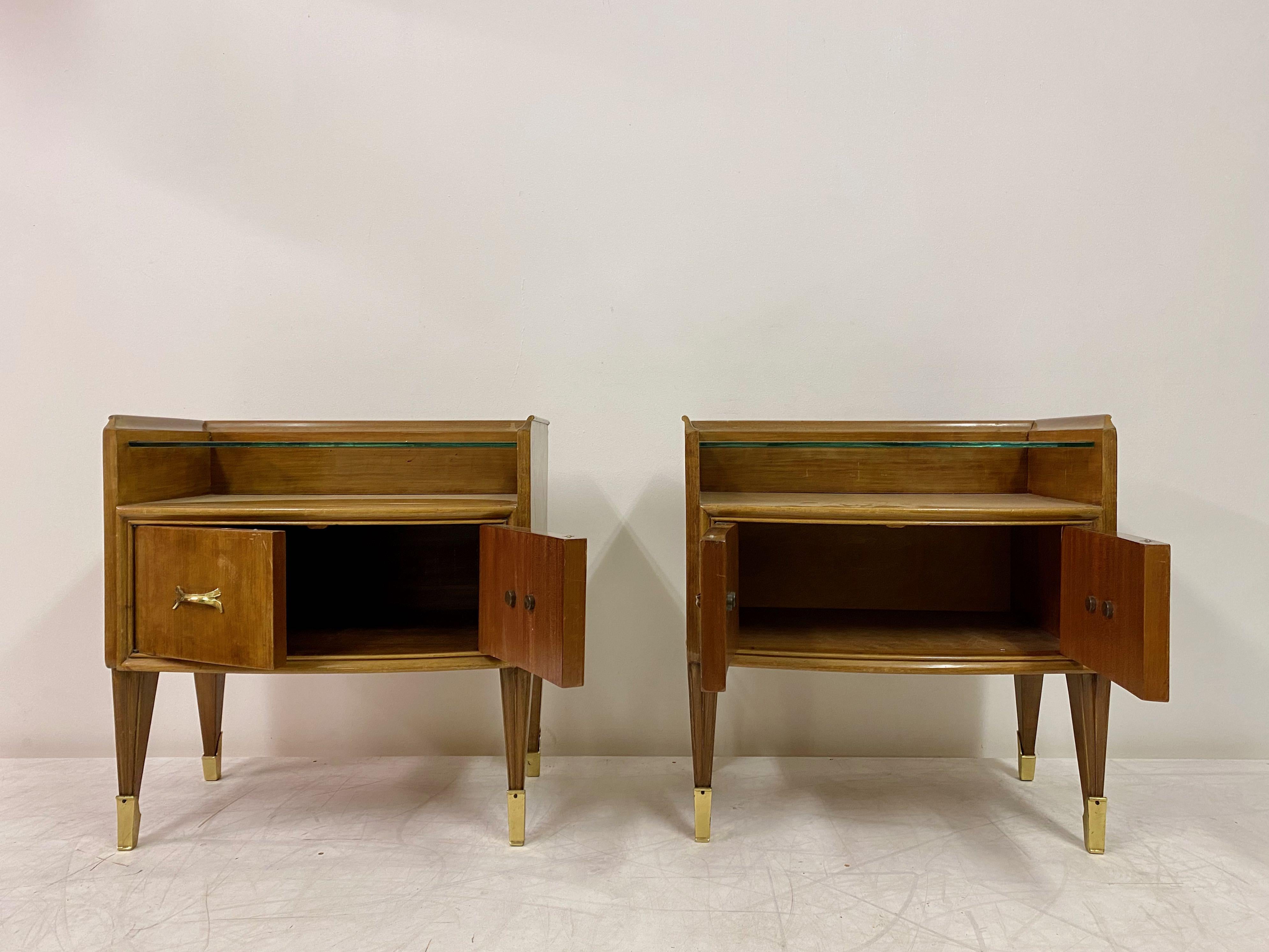 Midcentury Pair of 1950s Italian Bedside Tables or Nightstands in Burl Wood 4
