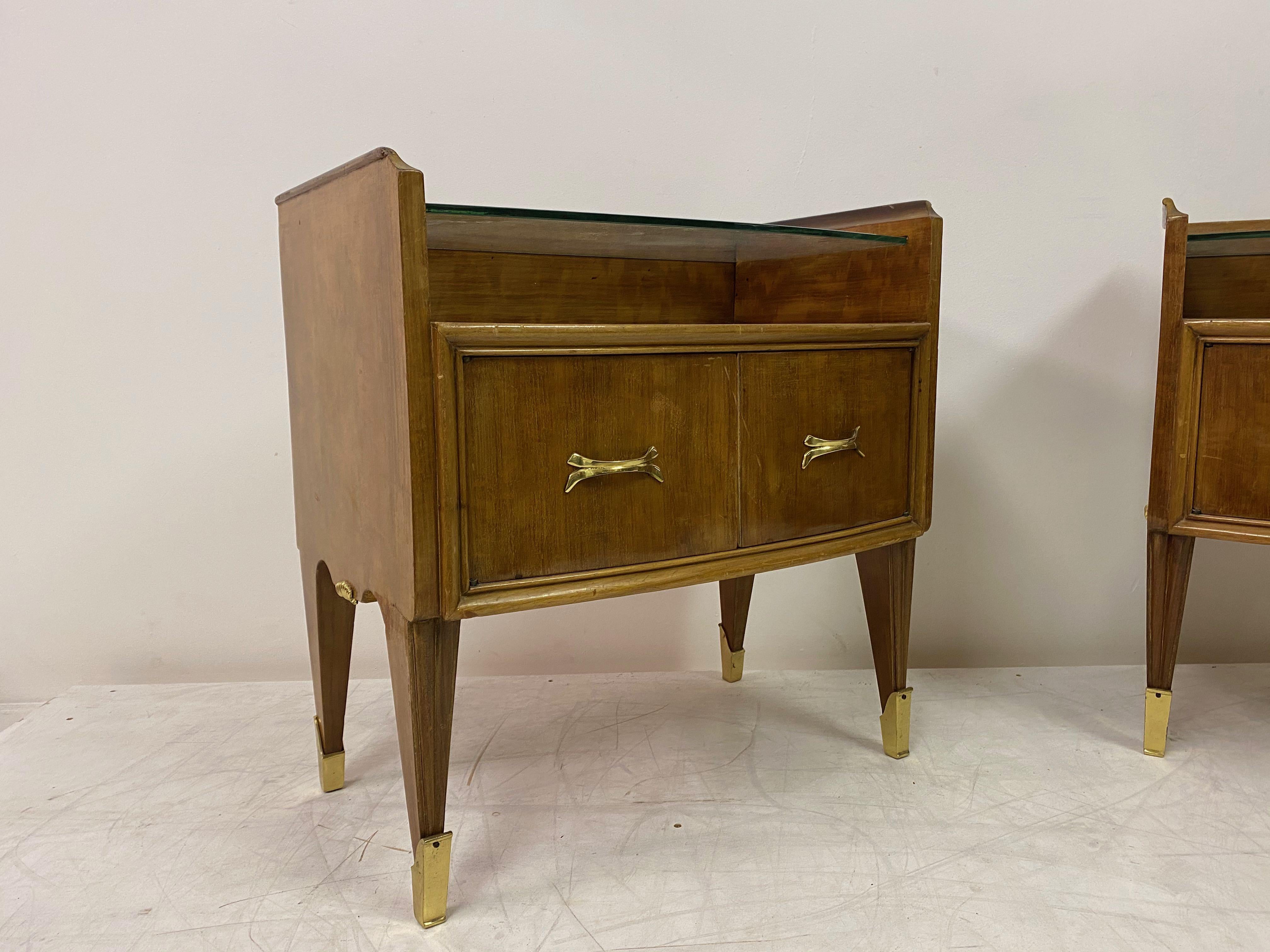 Midcentury Pair of 1950s Italian Bedside Tables or Nightstands in Burl Wood In Fair Condition In London, London