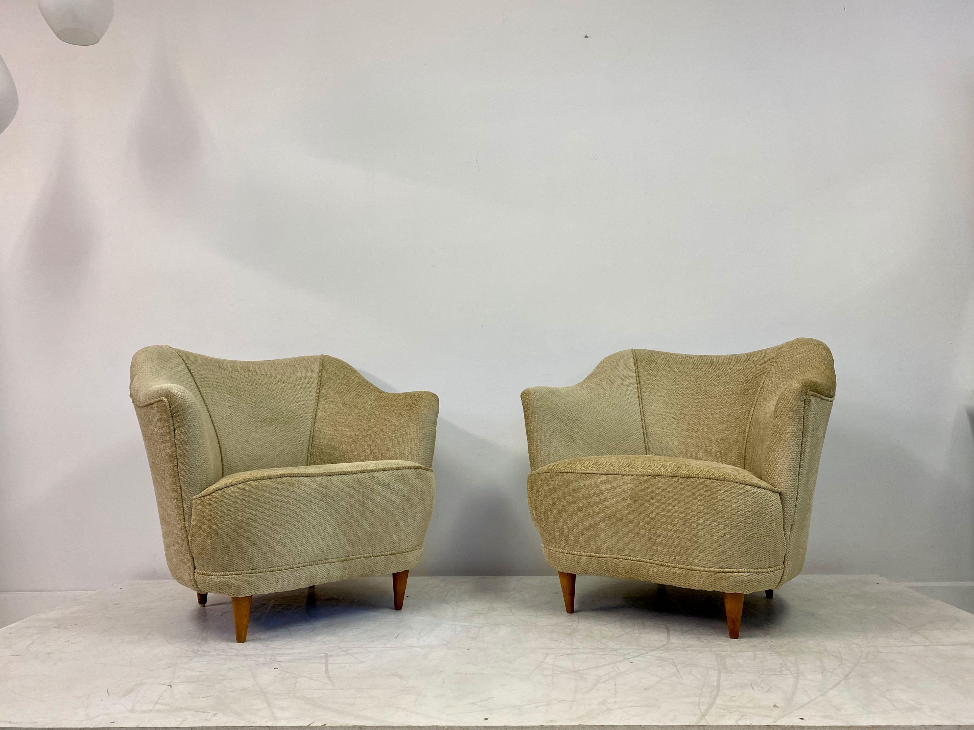 Pair of club armchairs

Casa é Giardino style

Turned conical legs

New beige upholstery

Measure: Seat height 38cm

Italy, 1950s.