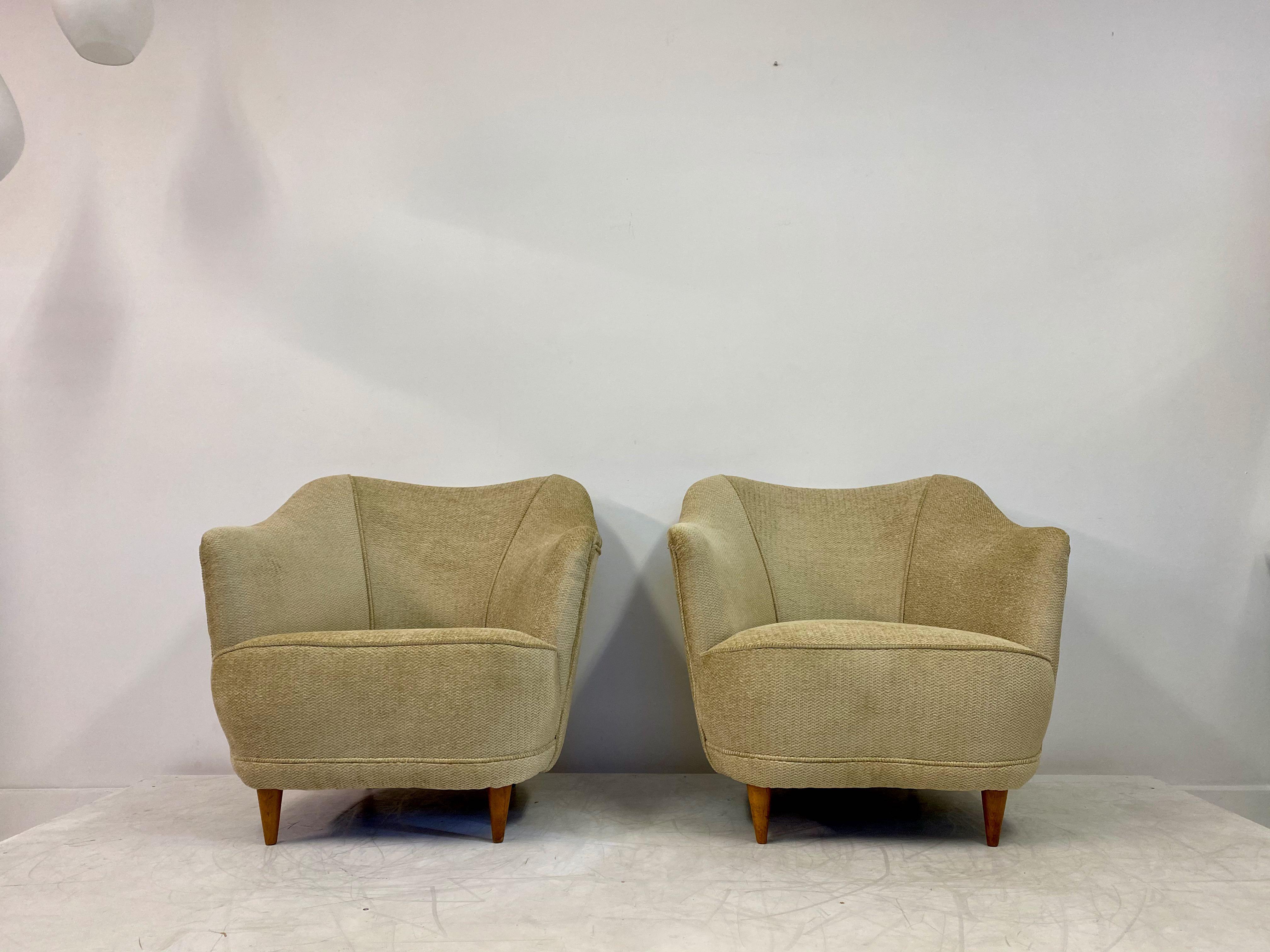 Mid-Century Modern Midcentury Pair of 1950s Italian Club Armchairs in Beige