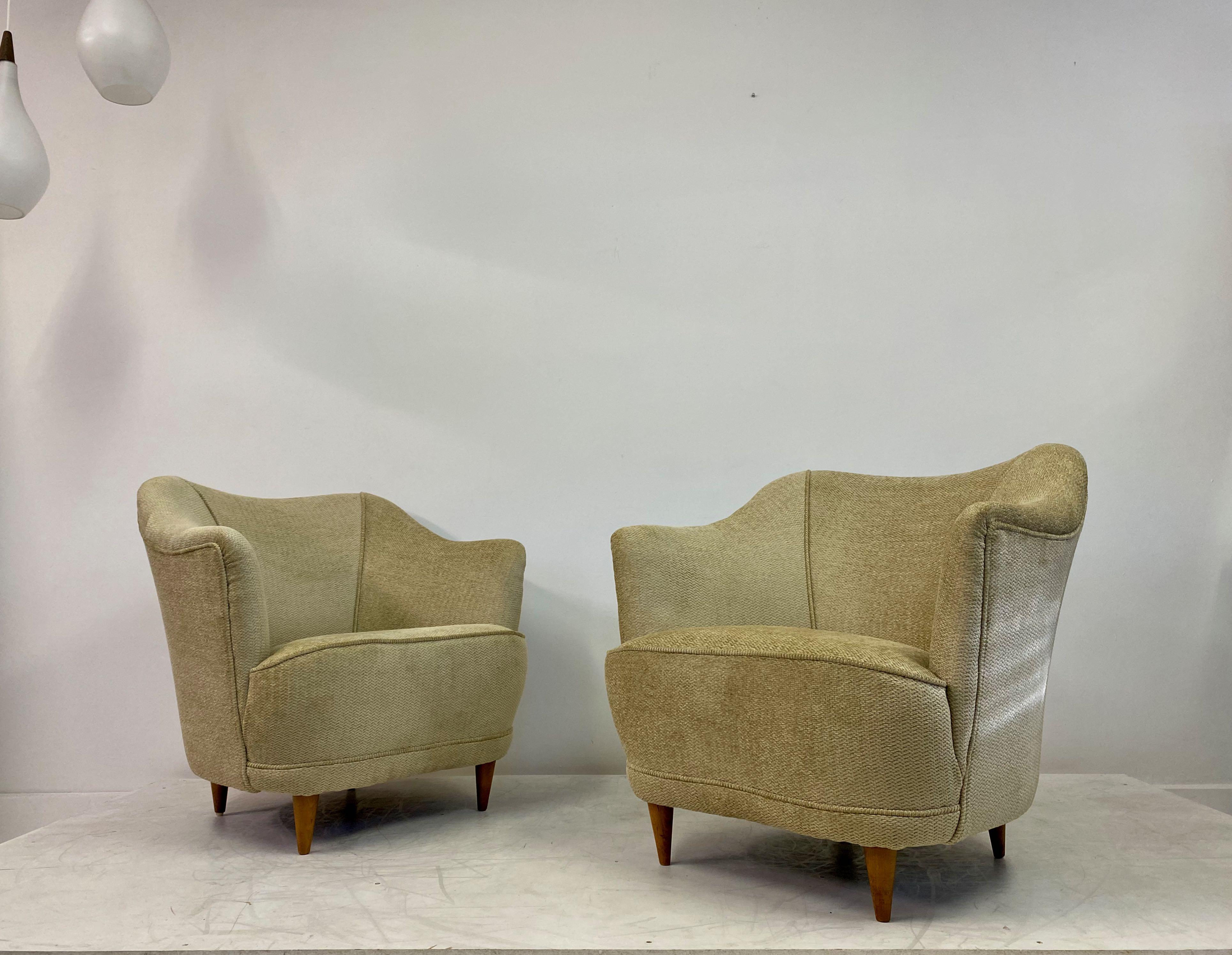 Midcentury Pair of 1950s Italian Club Armchairs in Beige 2