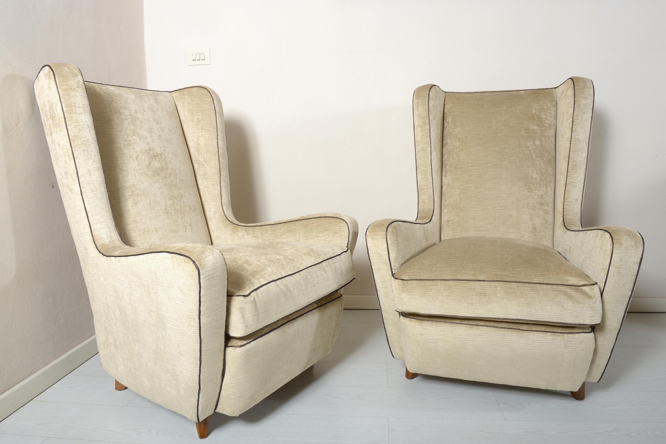 Pair of armchairs designed by the Architect Gamberini in the 1940s for a Florentine residence, solid walnut sculptured feet and newly upholstered with champagne color cotton velvet.
This pair of really comfortable armchairs derive from the study