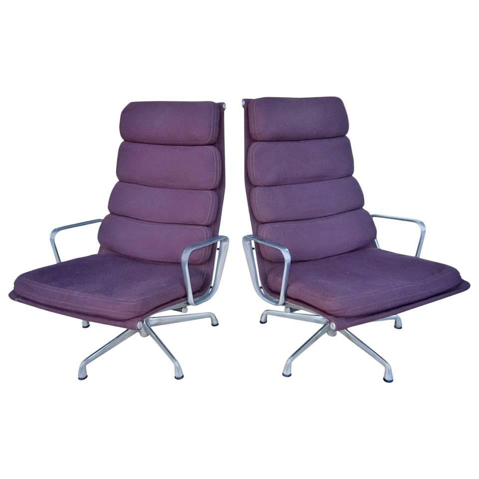 Mid-Century Pair of Armchairs Designed by Eames for Herman Miller For Sale