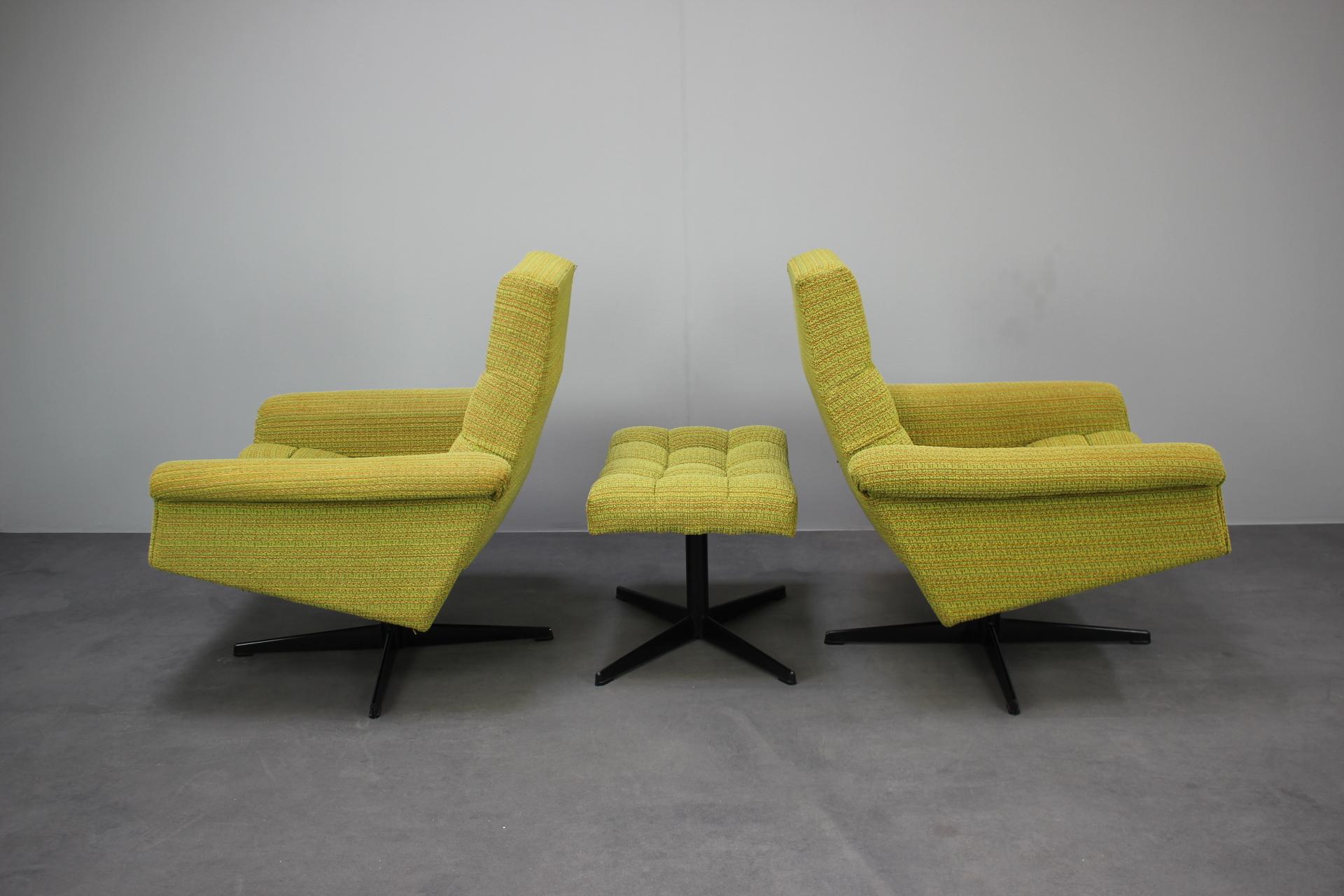 Milieu du XXe siècle Paire de fauteuils Tabouret du milieu du siècle par Morávek a Munzar, 1970 en vente