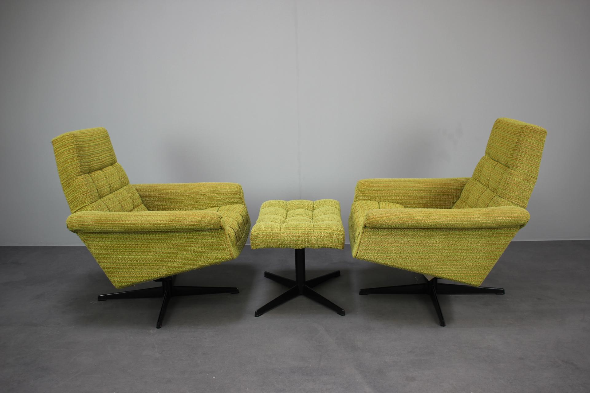 Métal Paire de fauteuils Tabouret du milieu du siècle par Morávek a Munzar, 1970 en vente