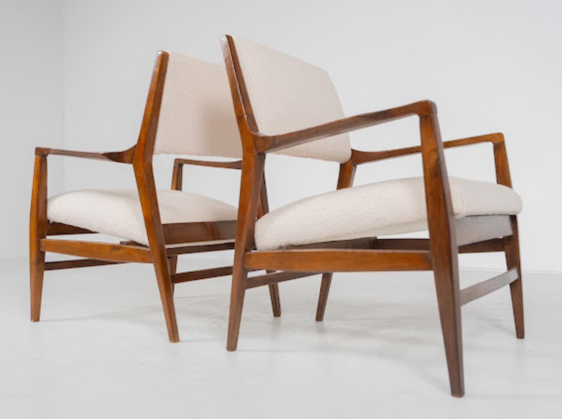 Italiano Coppia di poltrone di metà secolo, Wood e Fabrice, Italia, anni '60 in vendita